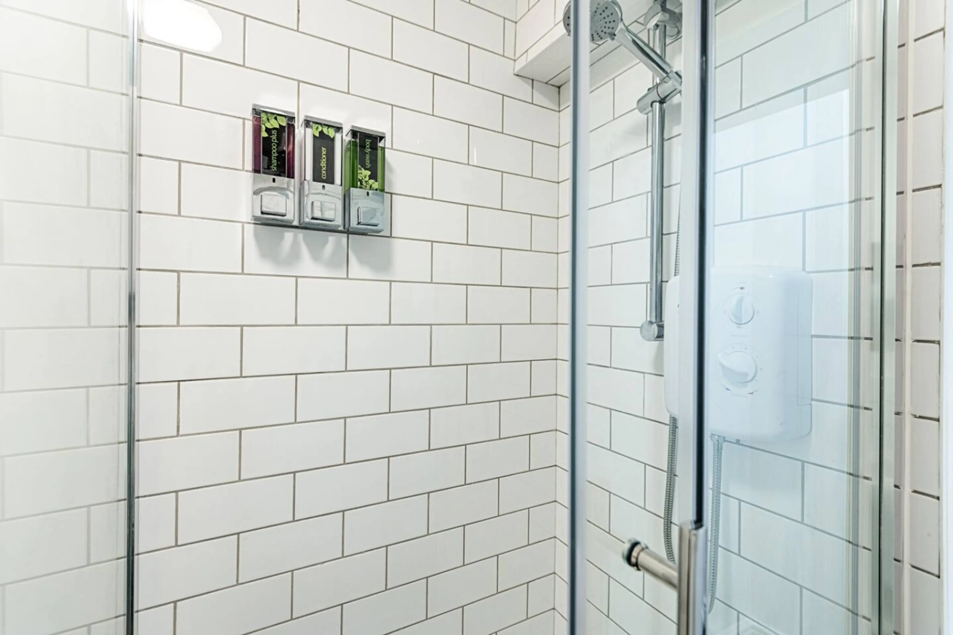 Flat 10 - 150 Neath Road - Image 11