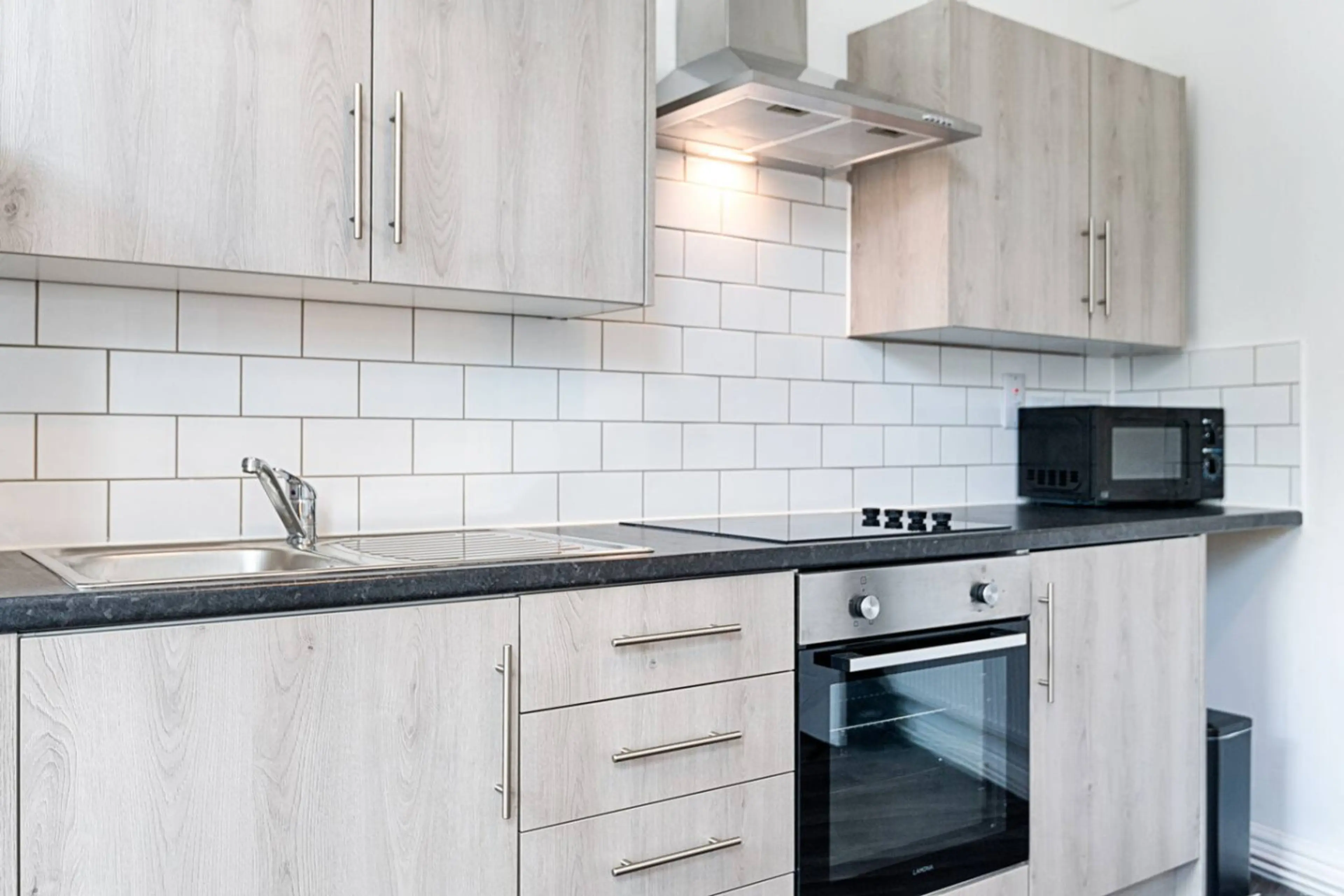 Flat 10 - 150 Neath Road - Image 8