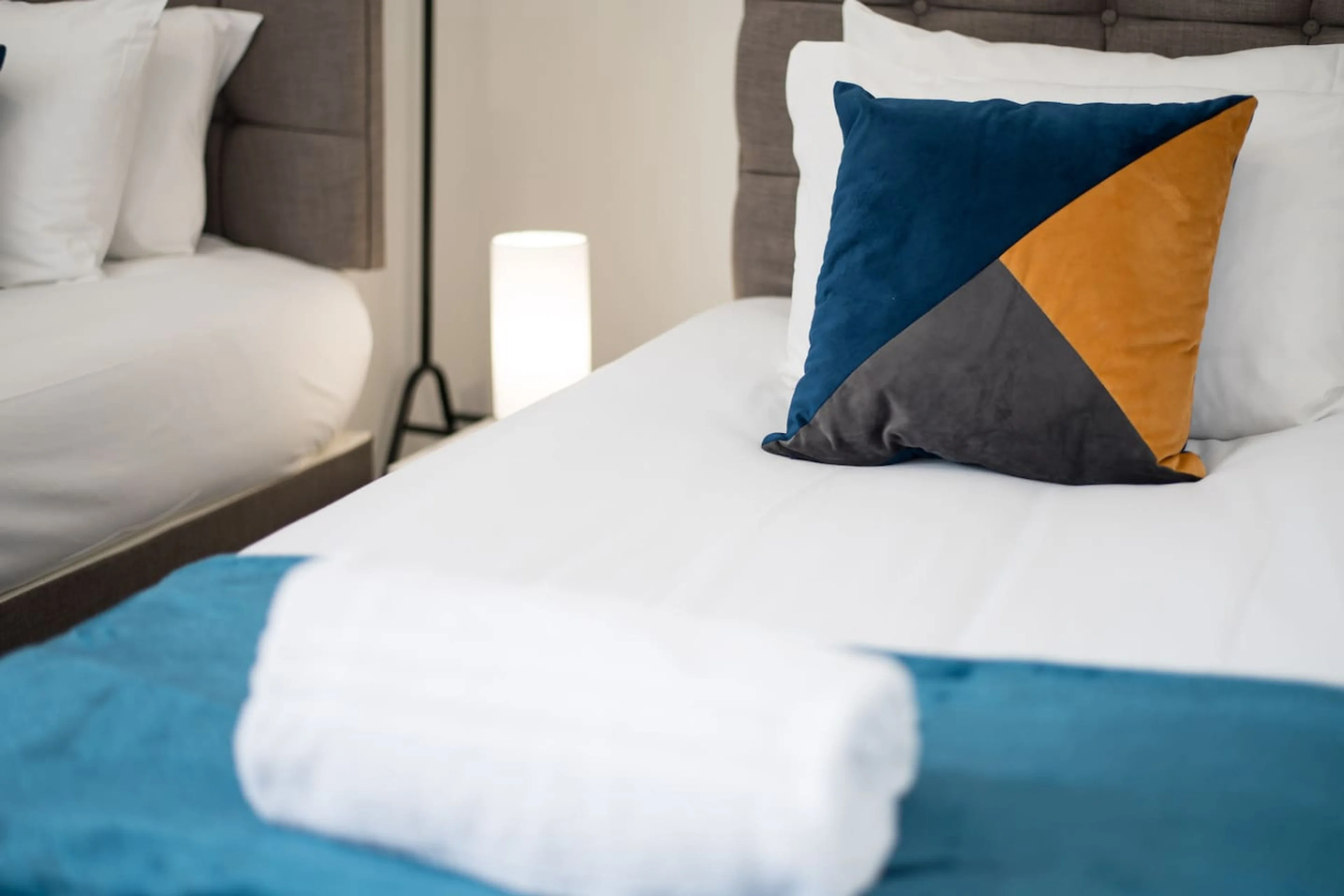 Flat 10 - 150 Neath Road - View 3