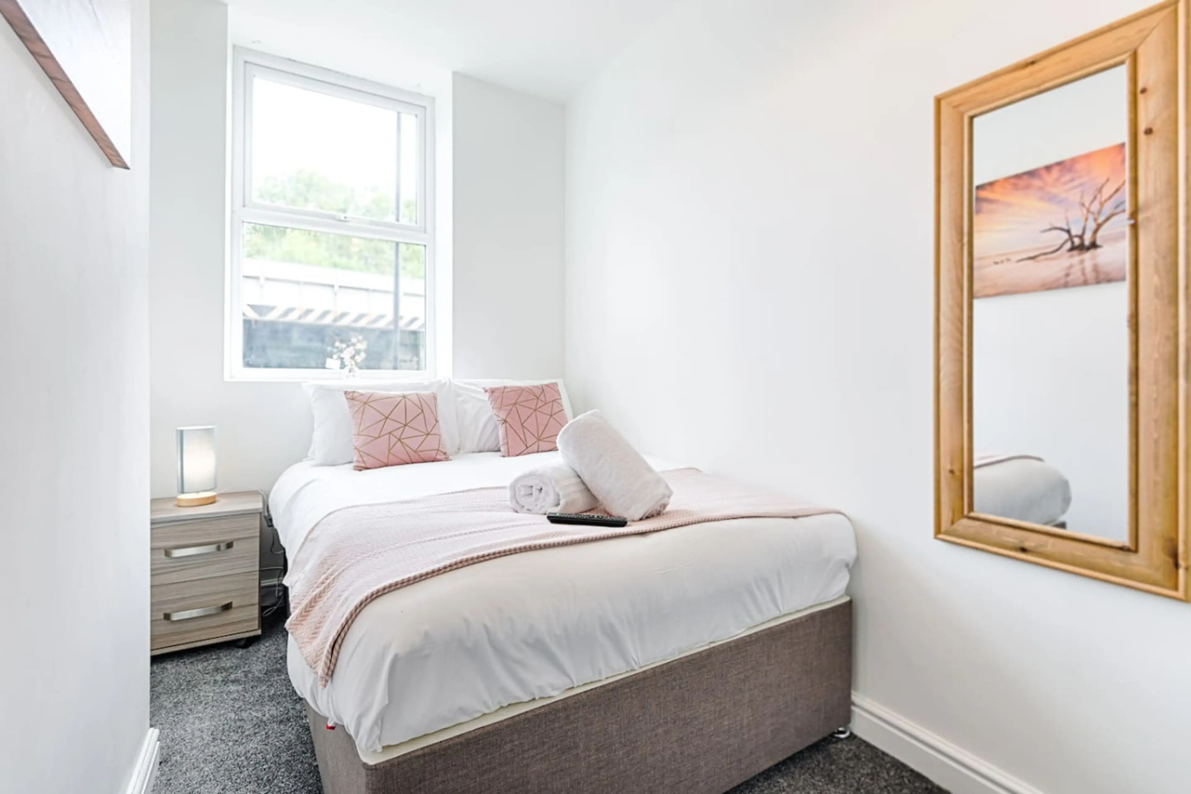 Flat 10 - 150 Neath Road - Image 2