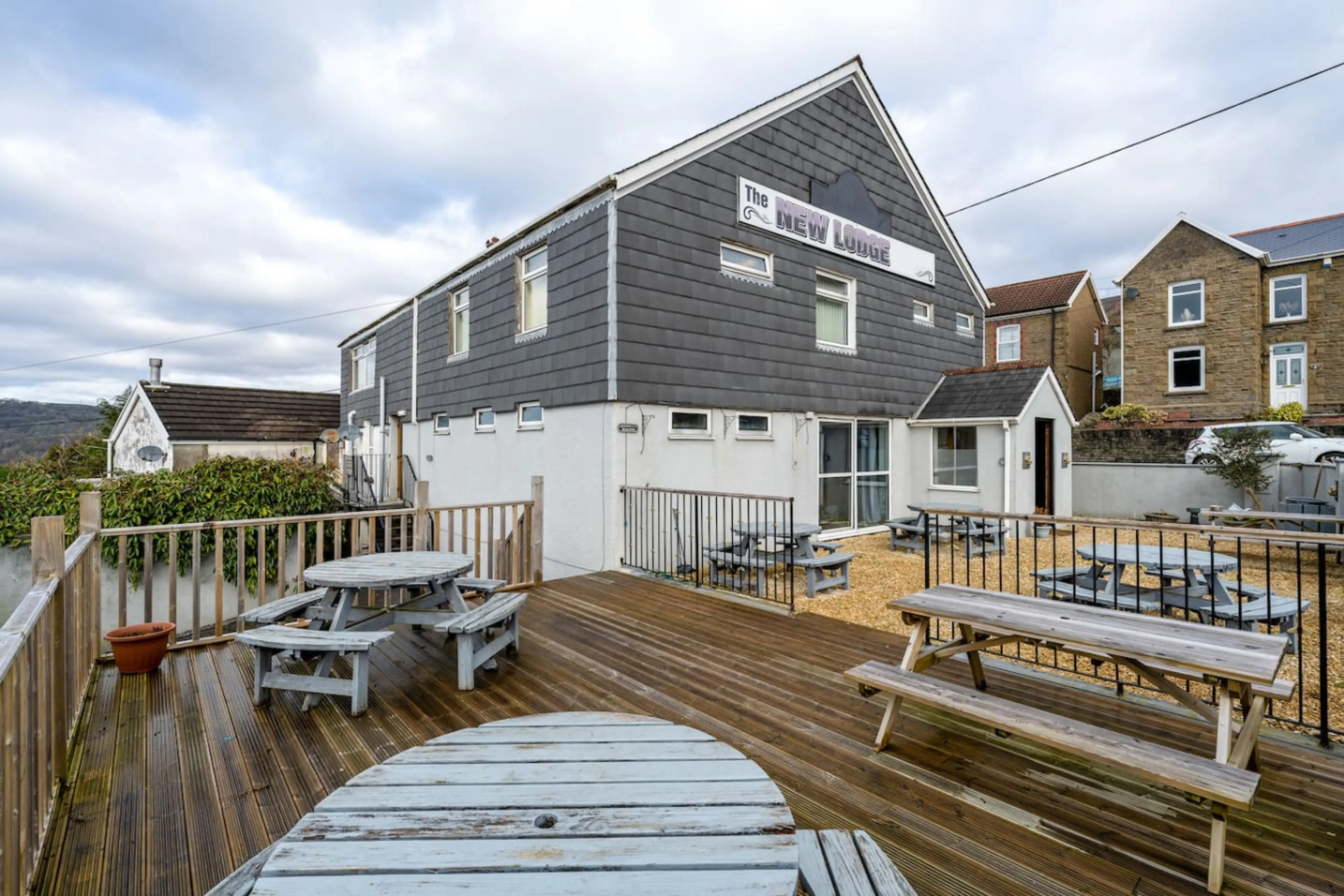 The New Lodge - Room 3 - Image 10