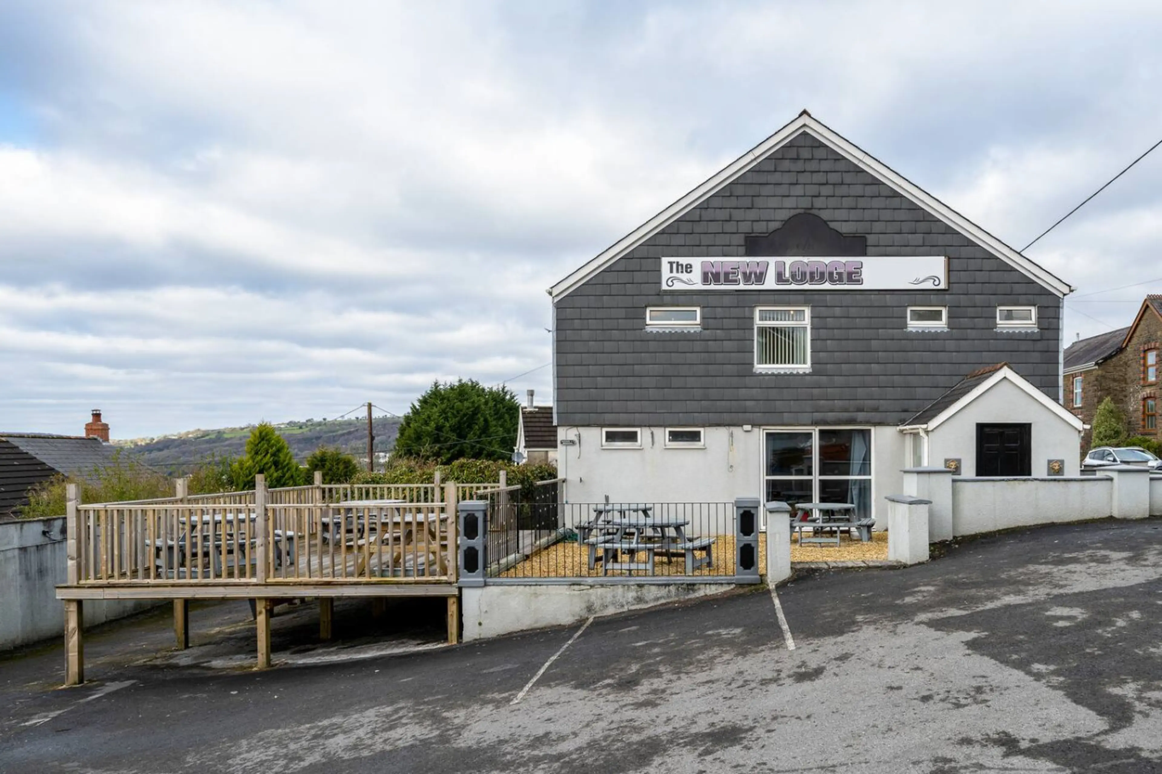 The New Lodge - Room 5 - Image 11