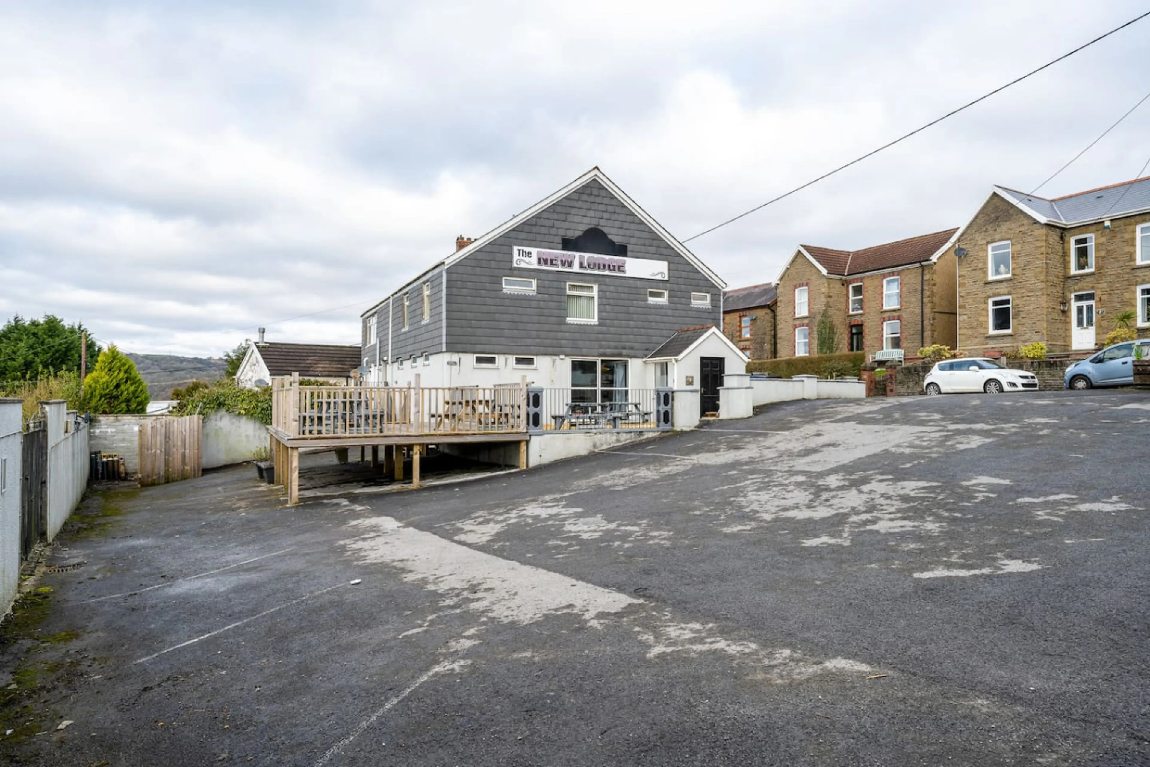 The New Lodge - Room 5 - Image 8