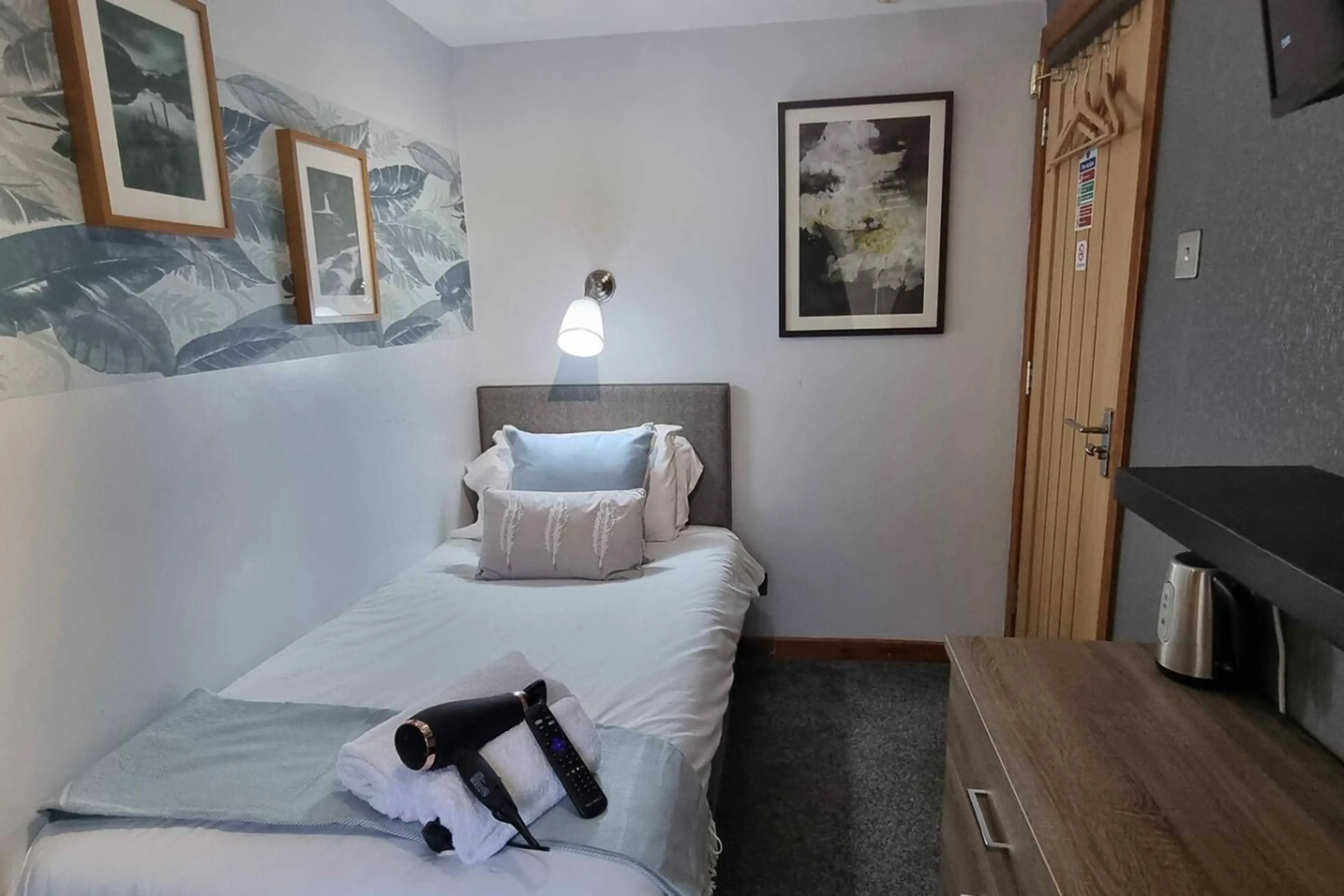 The New Lodge - Room 4 - Image 2