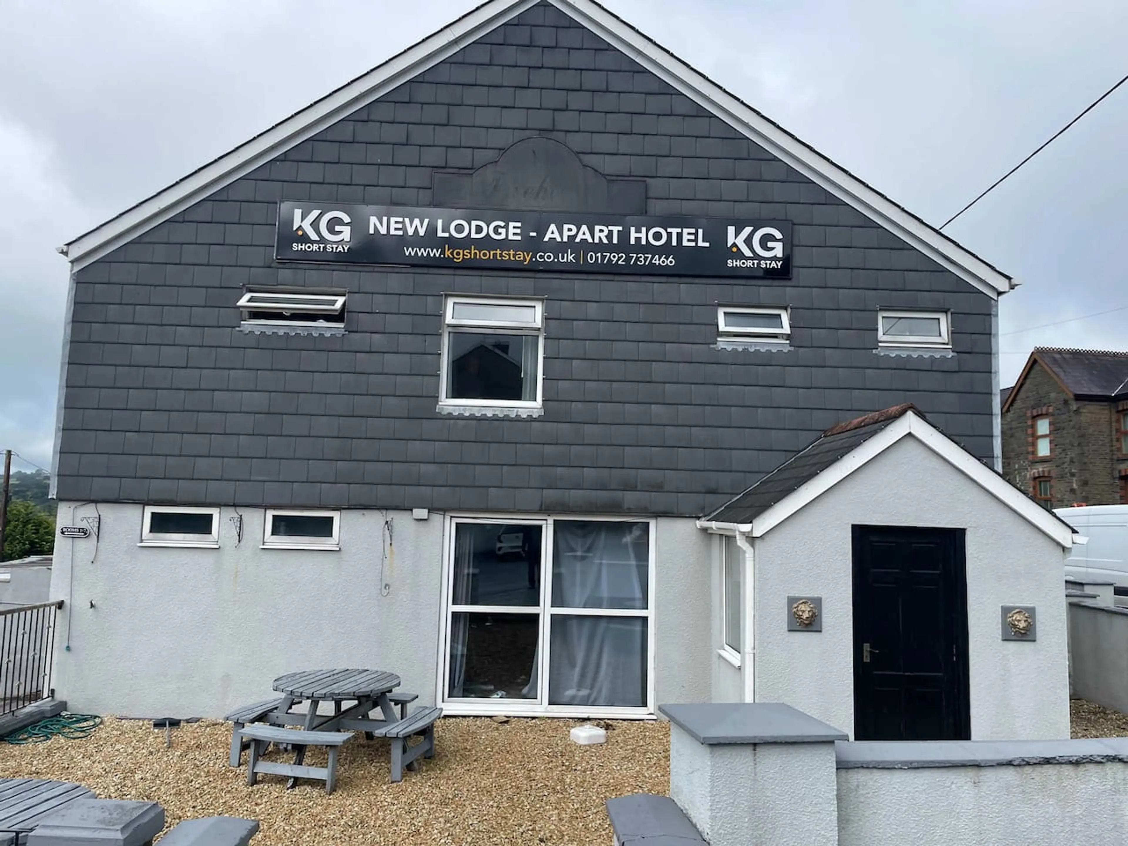 The New Lodge - Room 4 - Image 15