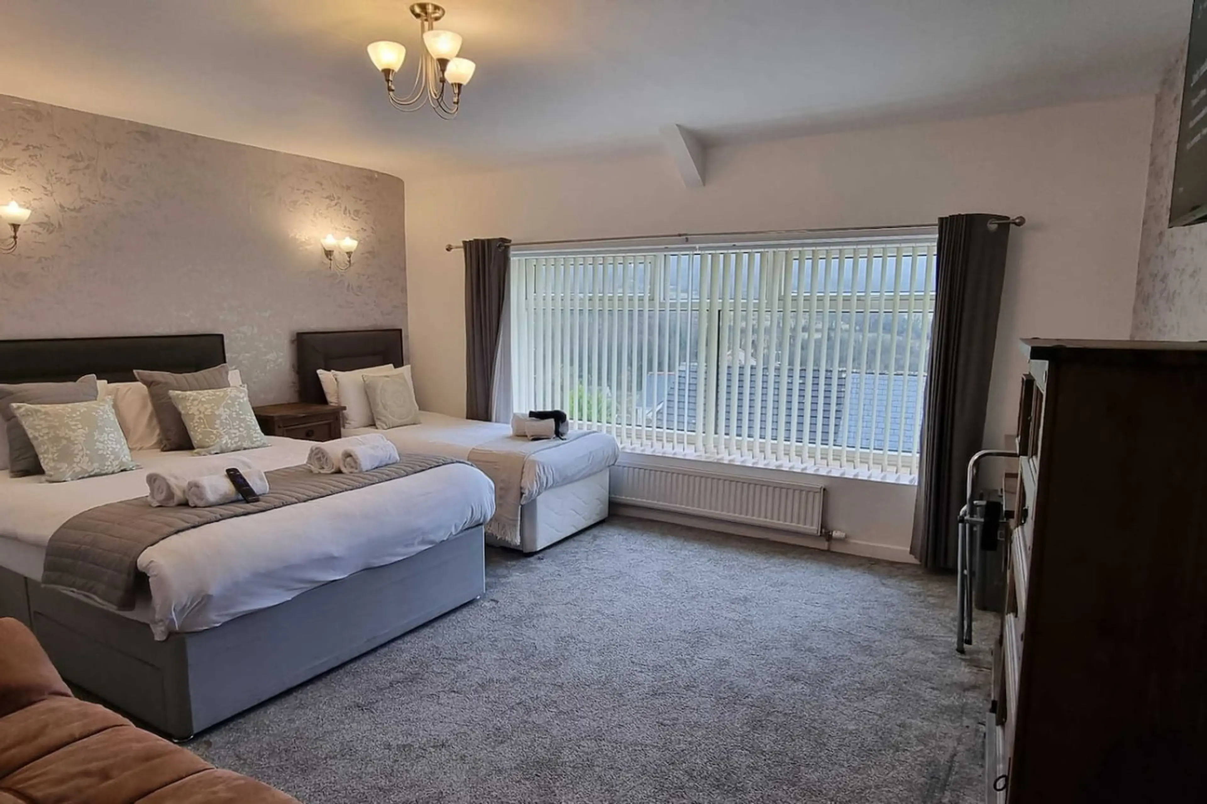 The New Lodge - Room 6 - Image 6