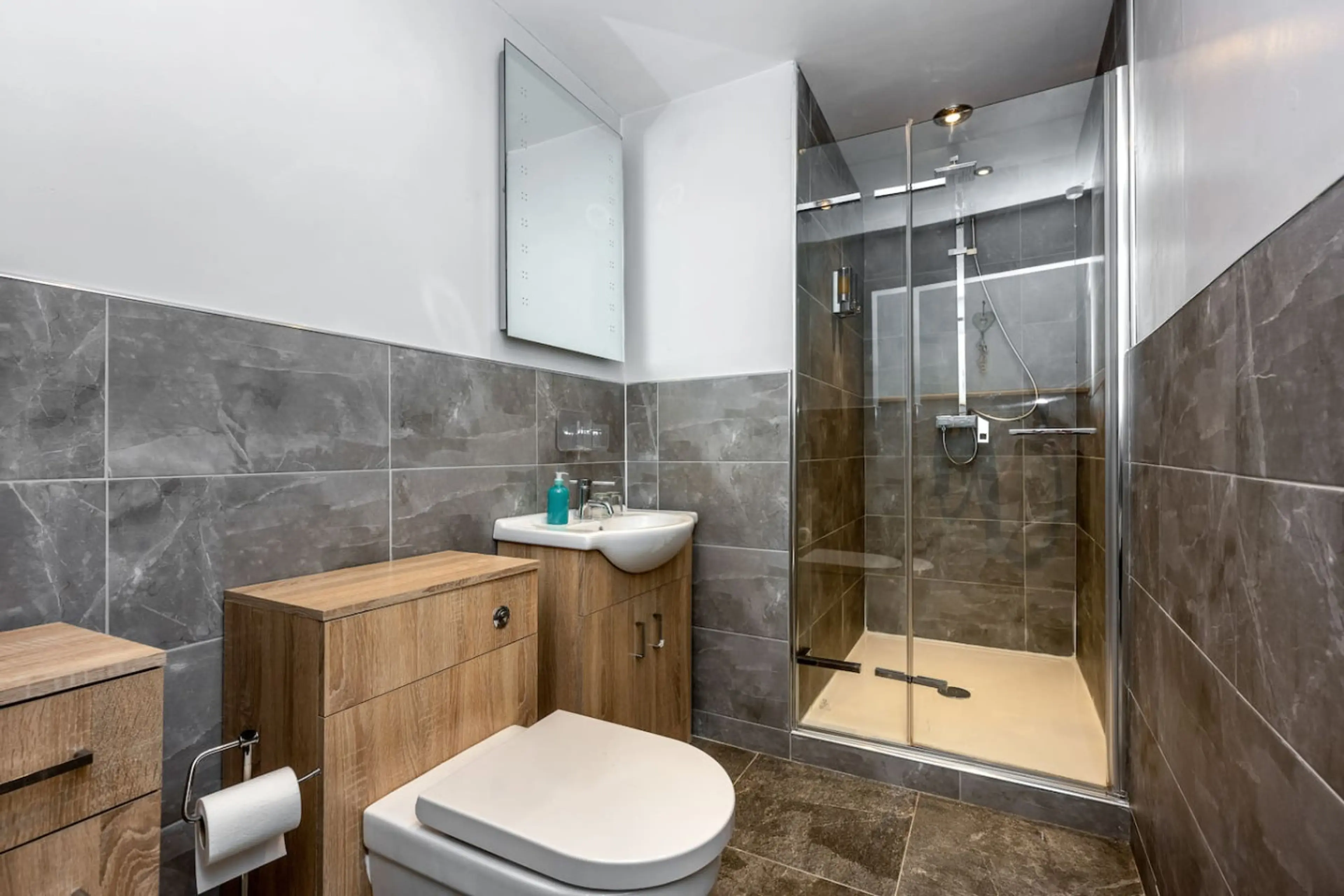 The New Lodge - Room 6 - Image 11