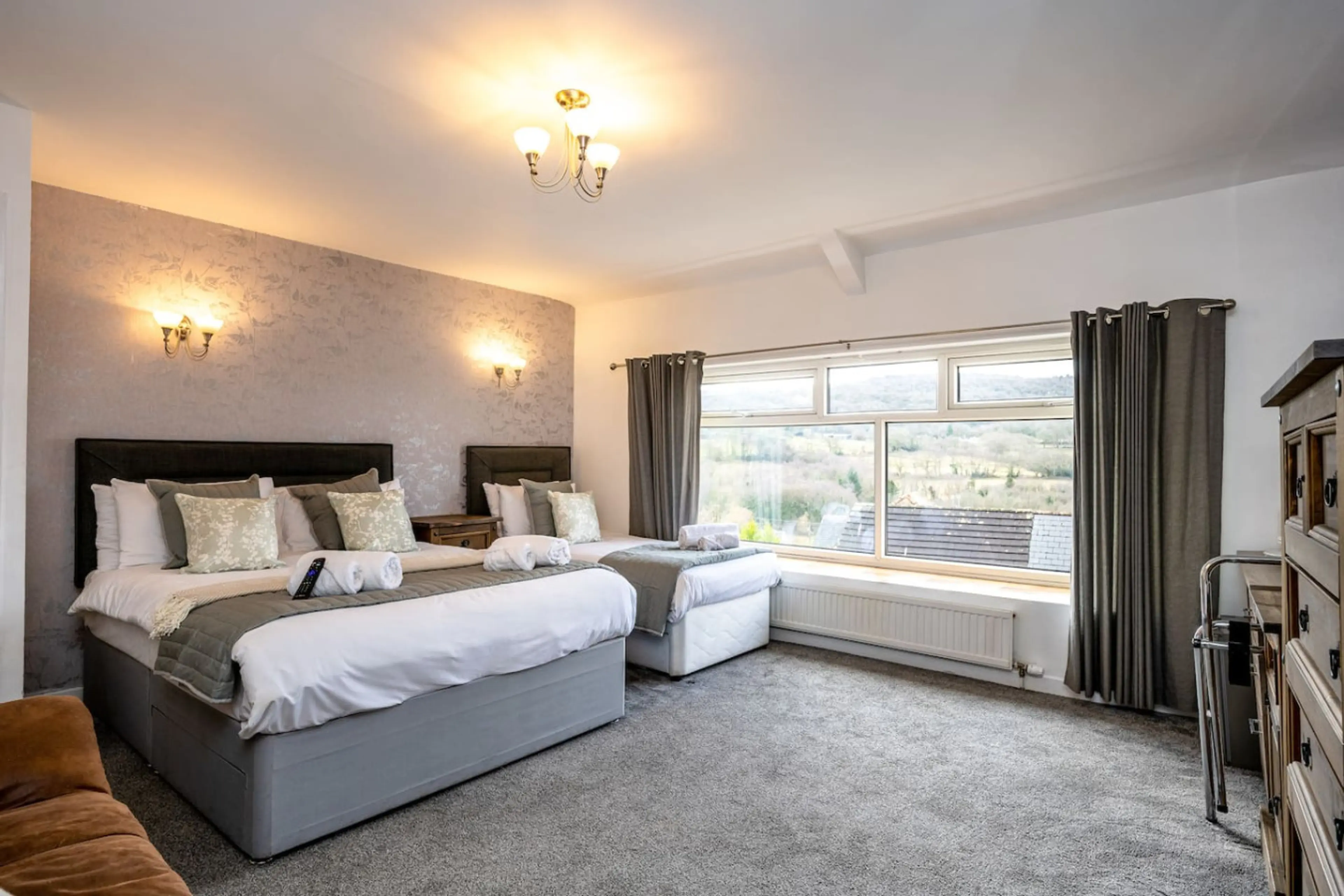 The New Lodge - Room 6 - Image 1