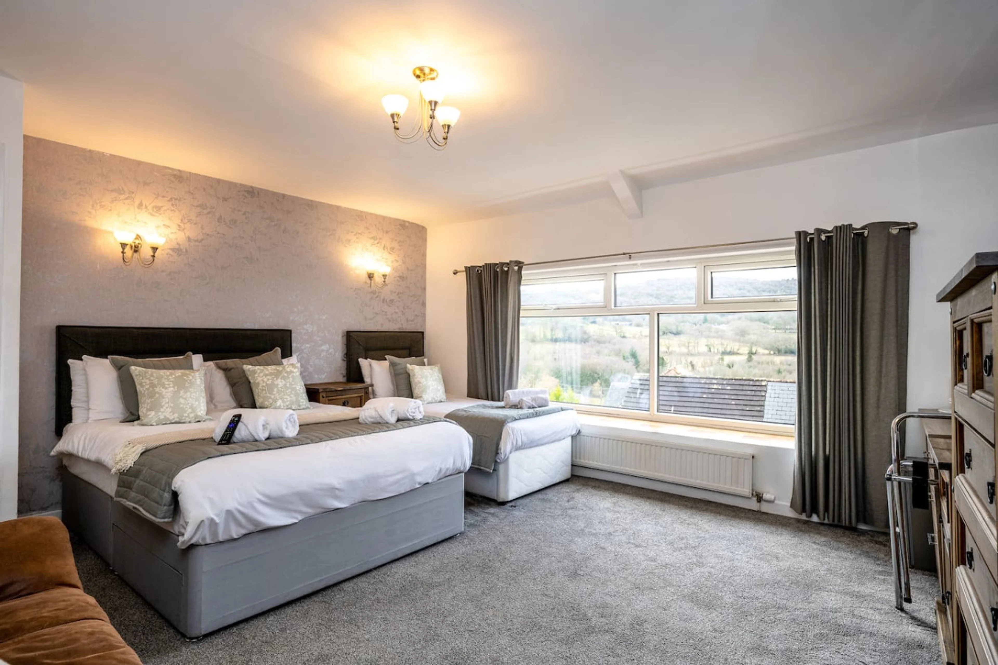 The New Lodge - Room 6 - Main view