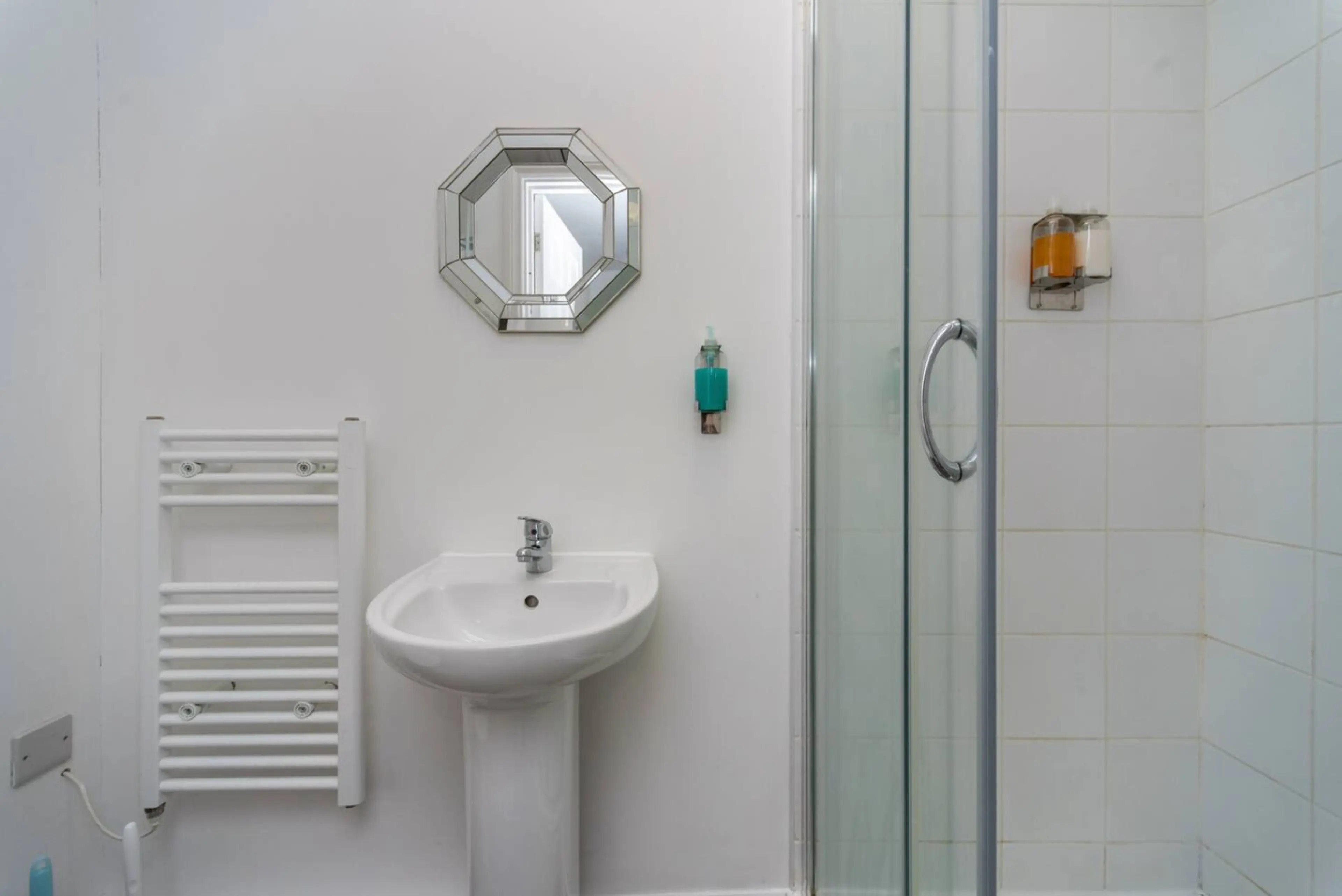 11 Croft - Room 5 - Image 4