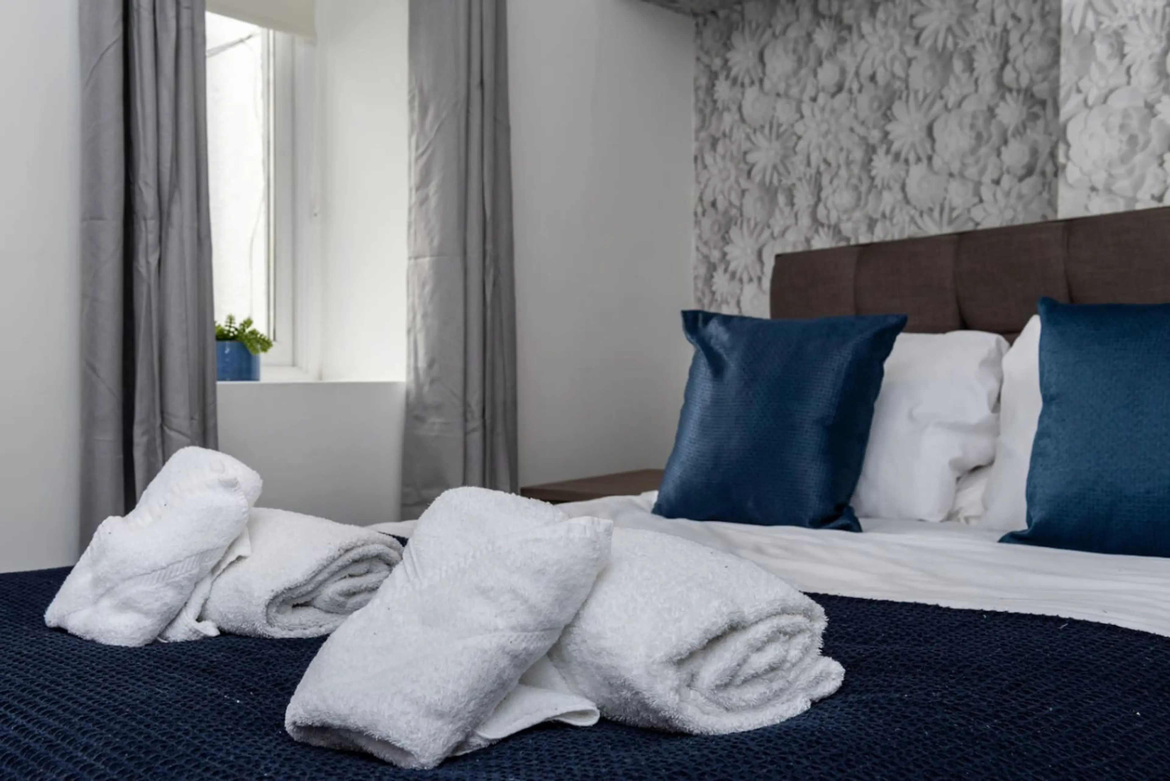 11 Croft - Room 1 - Image 1