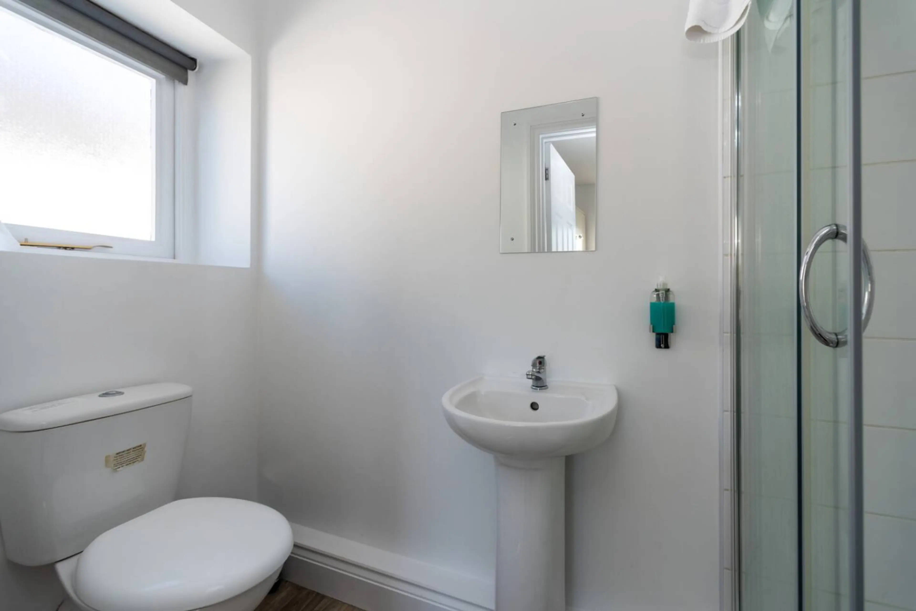 11 Croft - Room 6 - Image 2