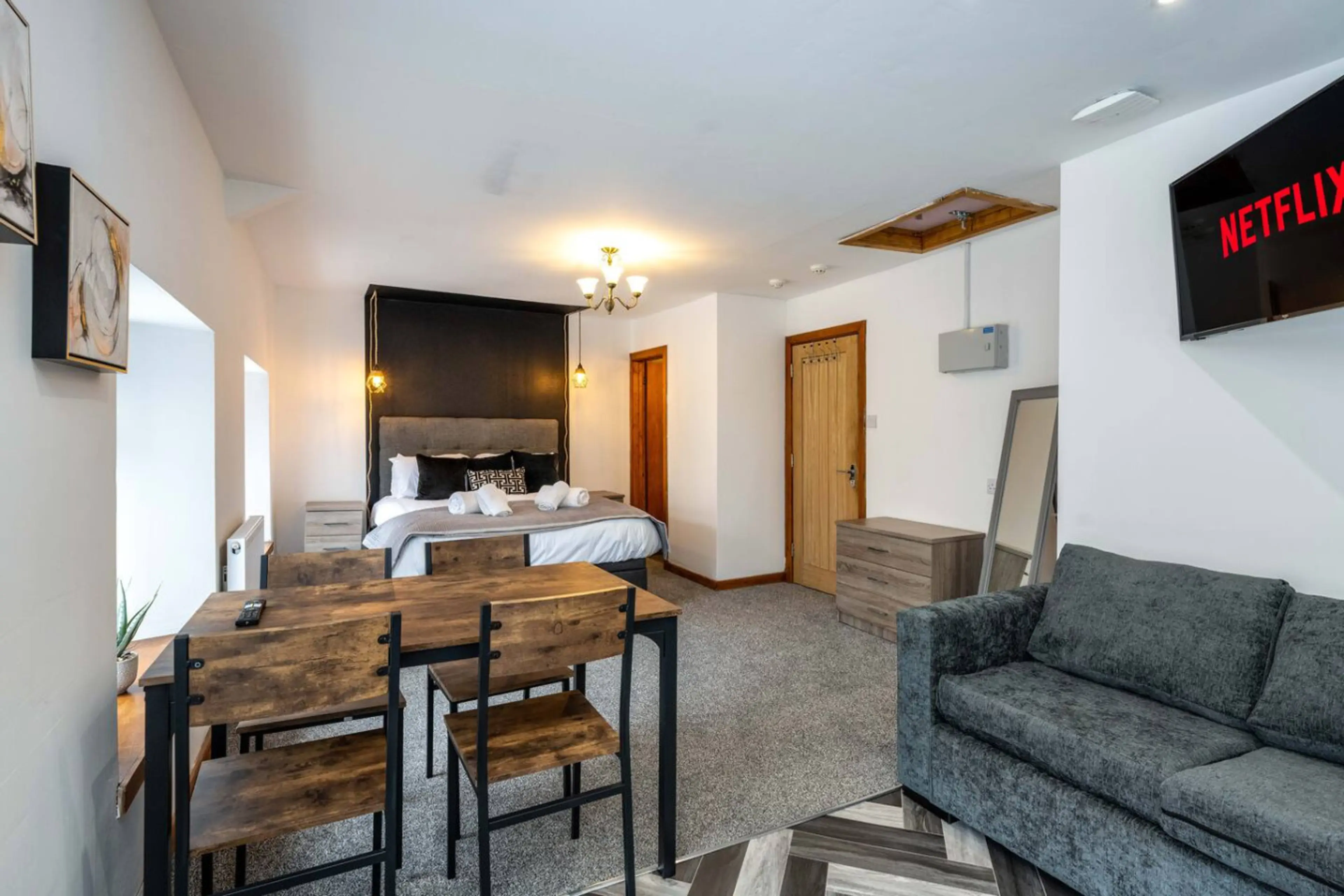 The New Lodge - Room 7 - Image 1