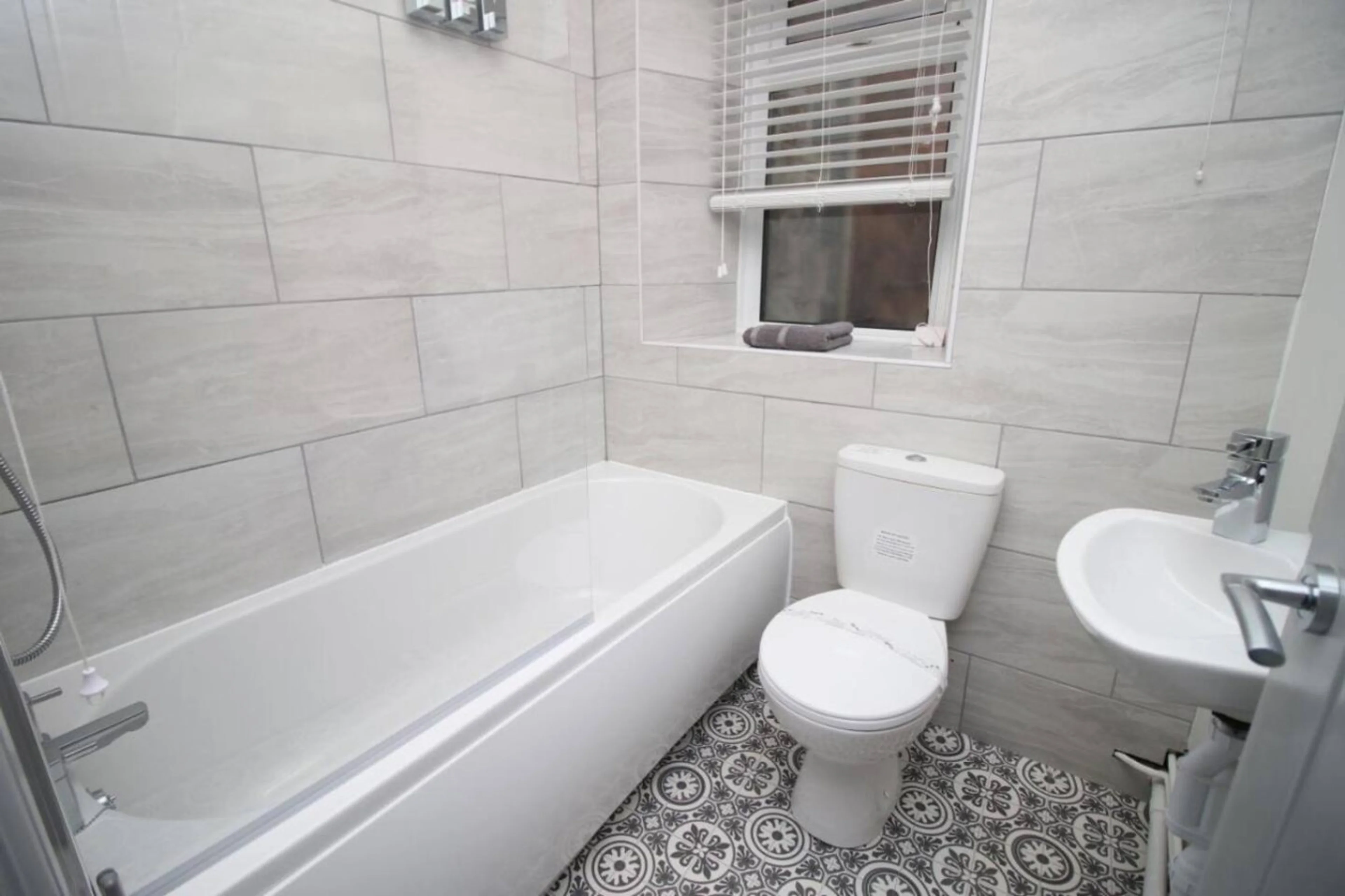 100 Clyndu Street - View 5