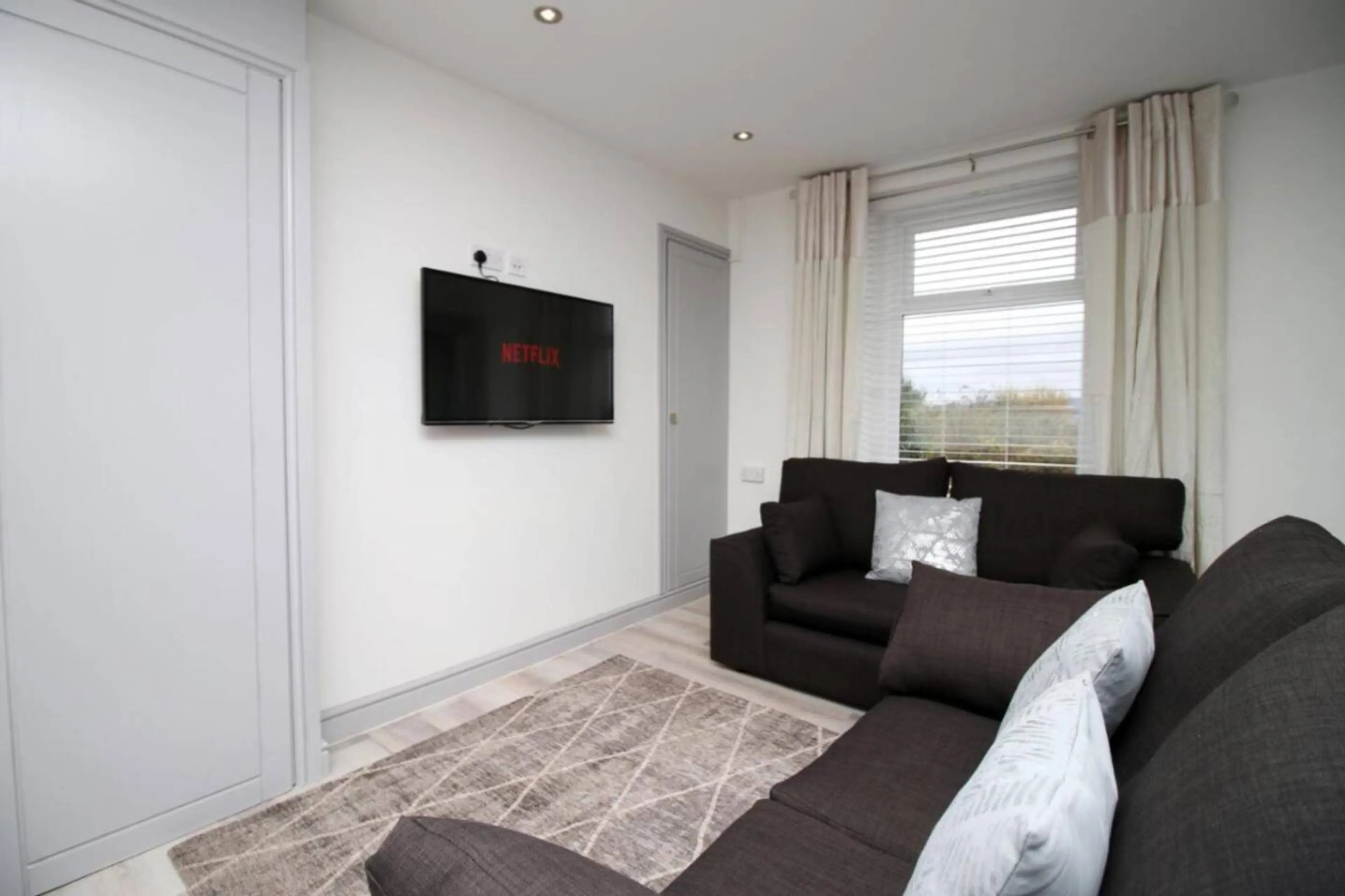 100 Clyndu Street - Image 9