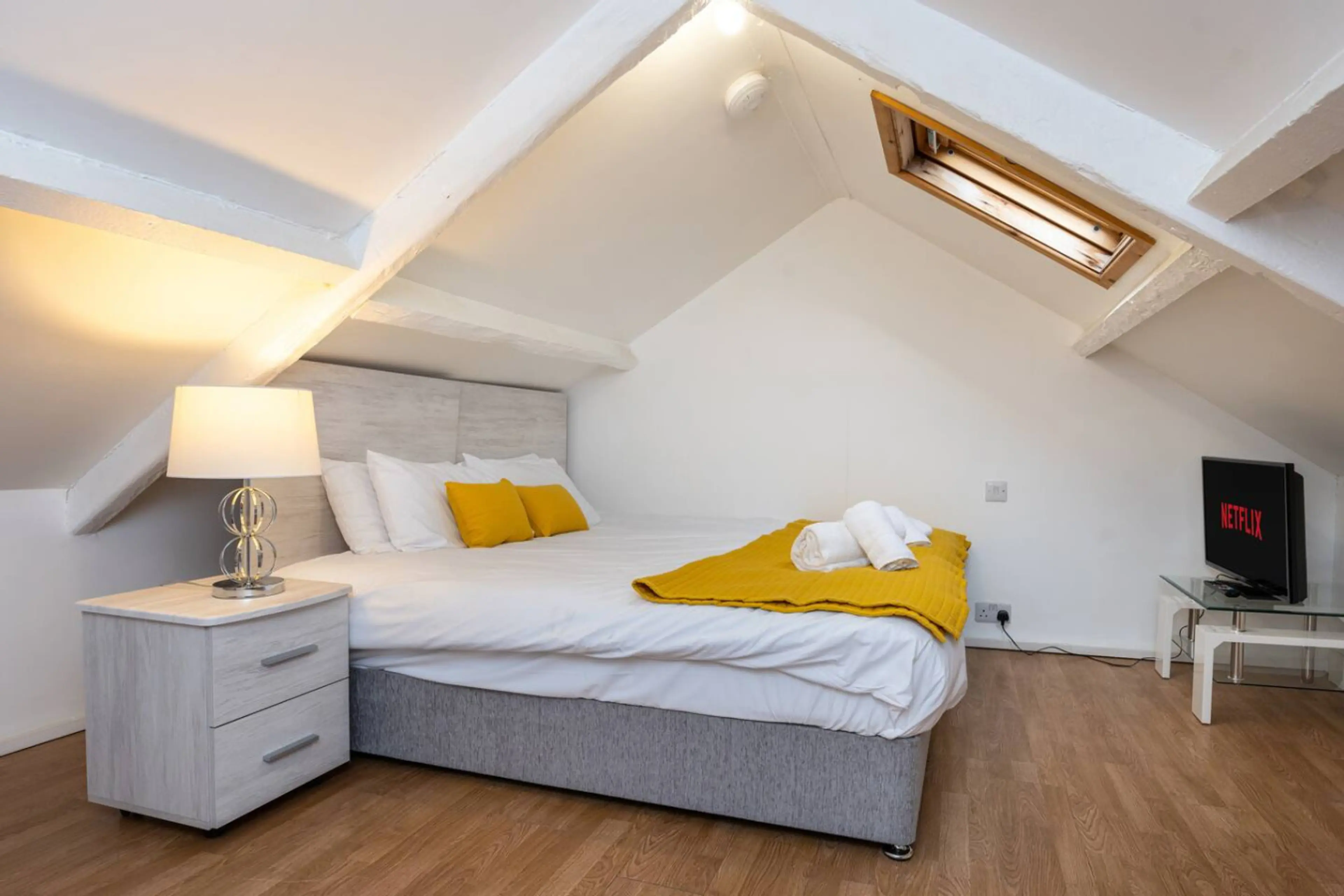 1391 Neath Road - Flat 3 - Image 20