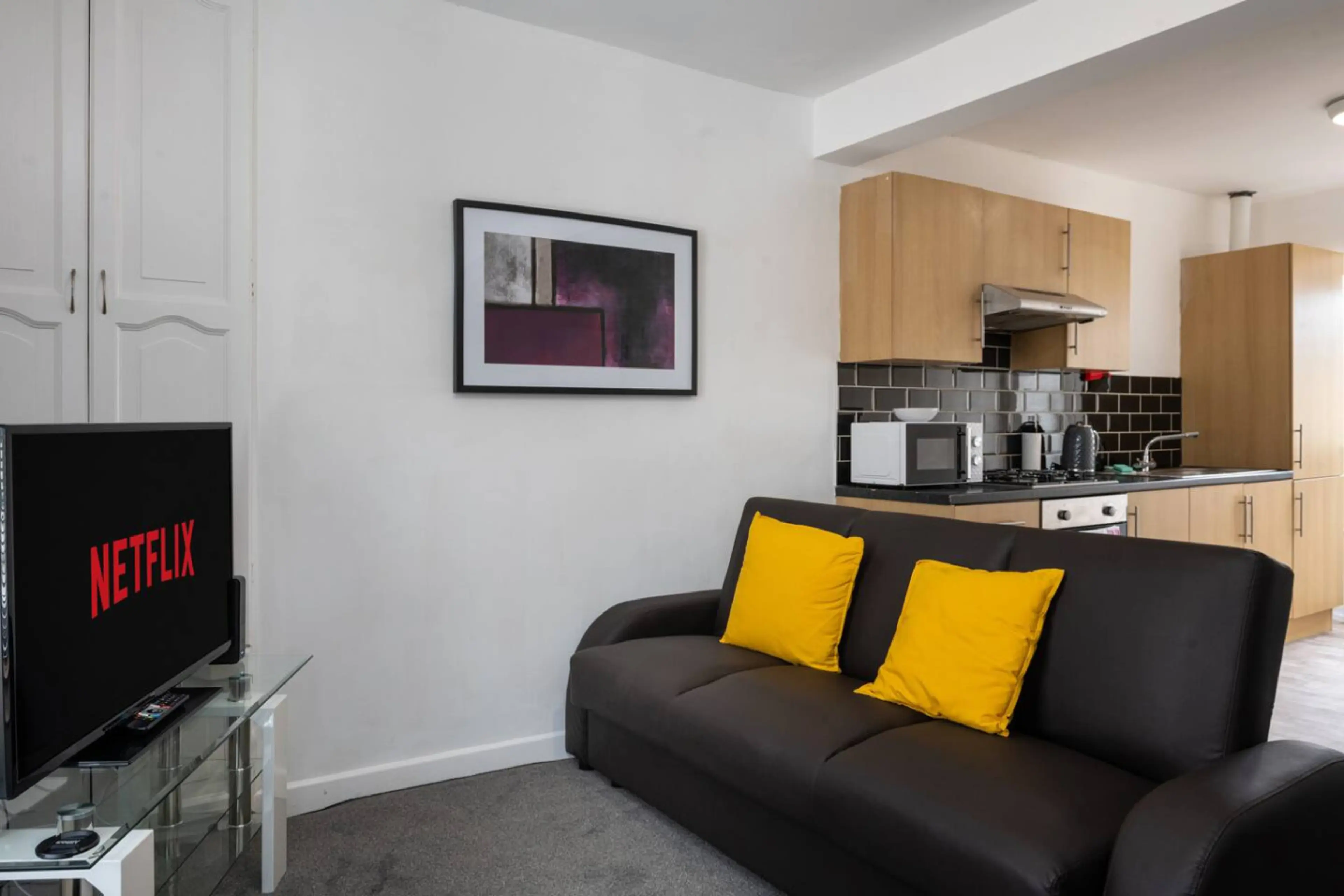 1391 Neath Road - Flat 3 - Image 5