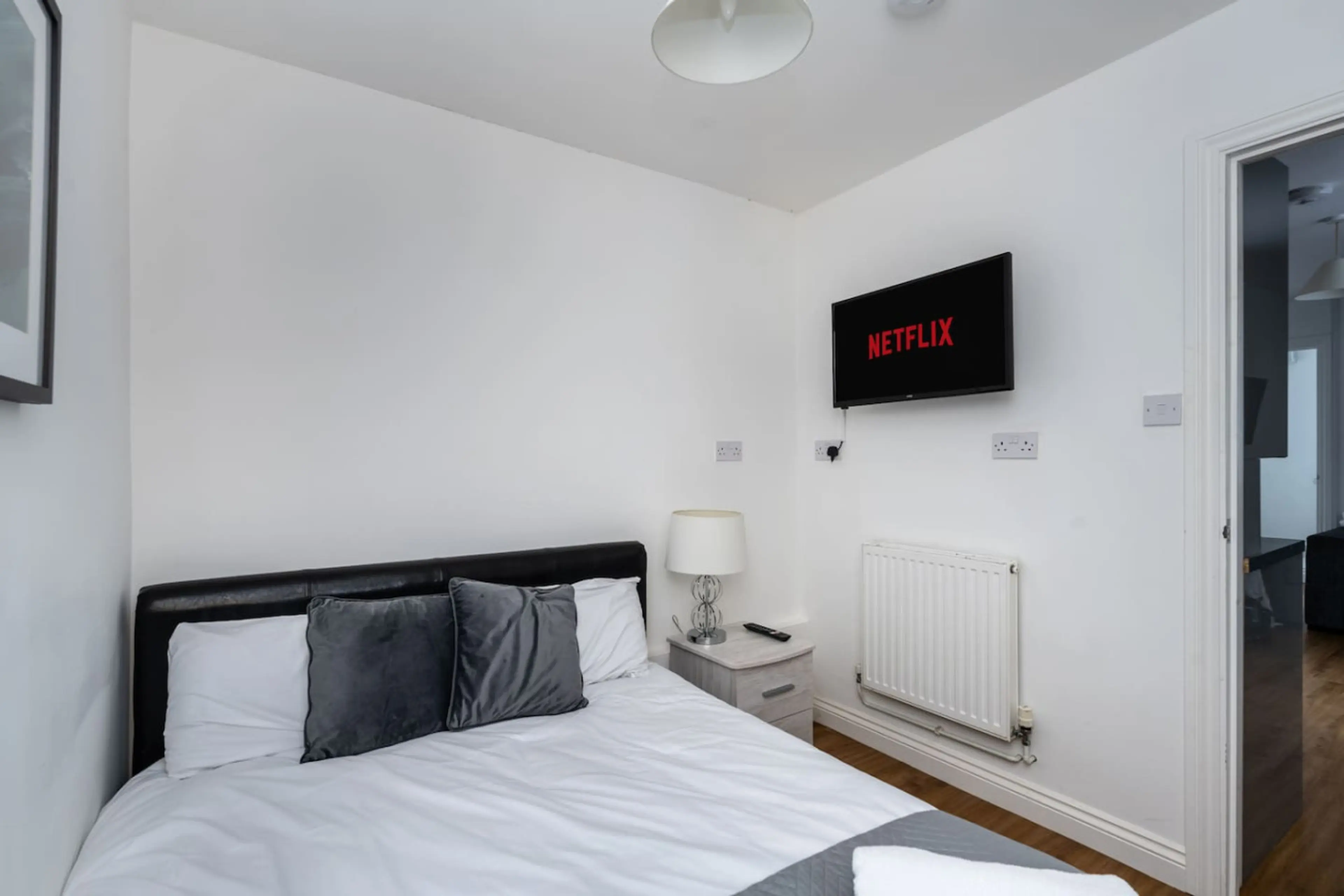 1391 Neath Road - Flat 1 - Image 6