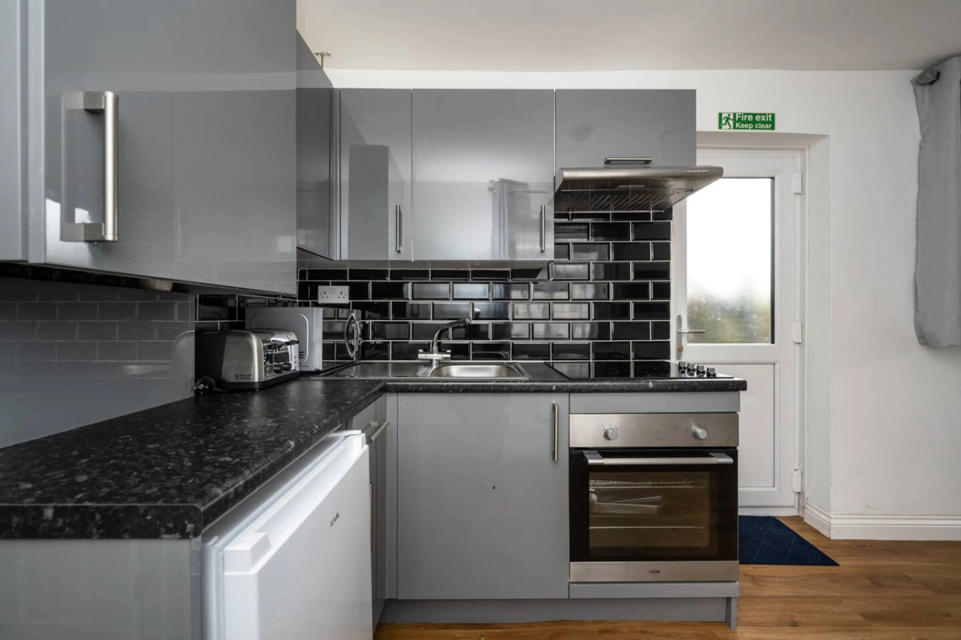 1391 Neath Road - Flat 1 - Image 3