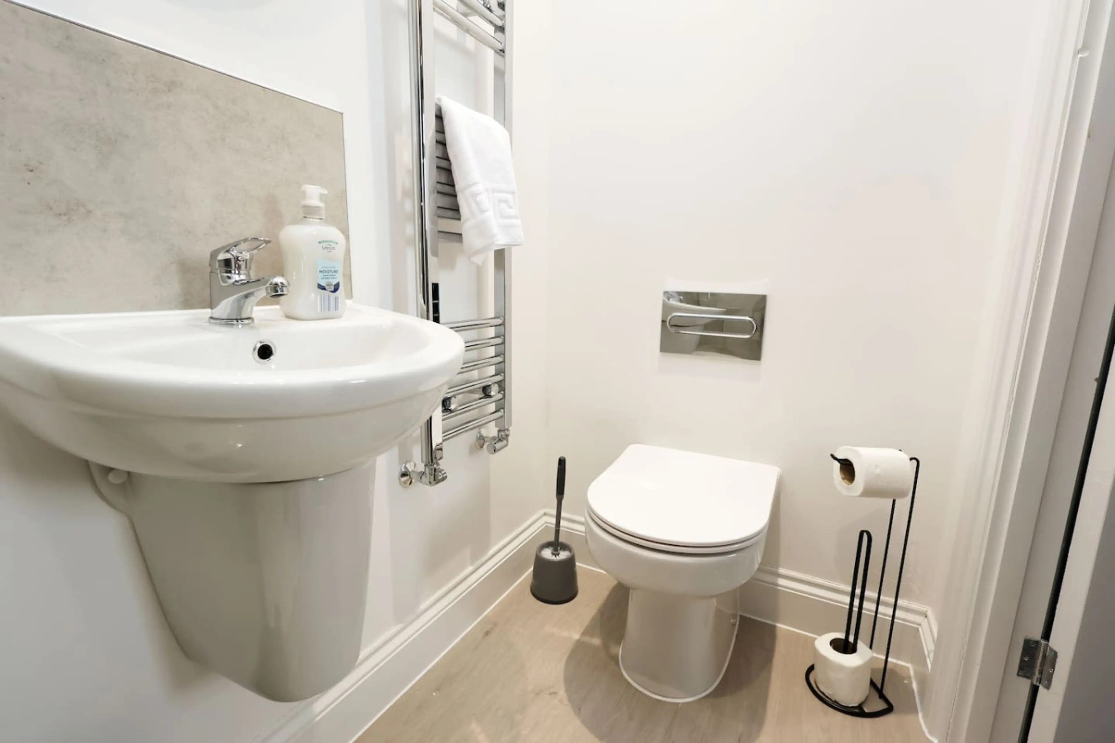 156 Station Road Room 4 - Image 8