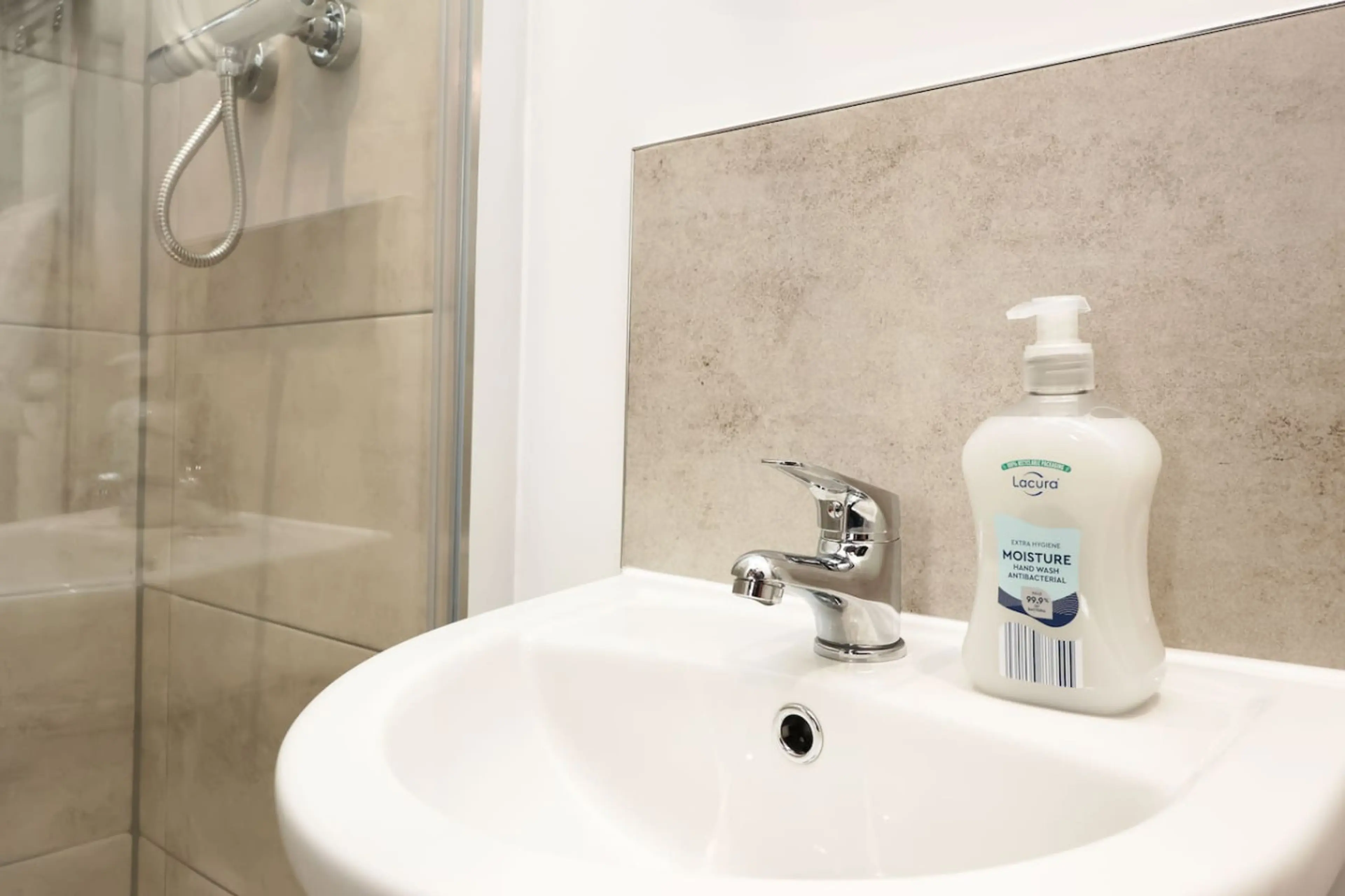 156 Station Road Room 4 - Image 4