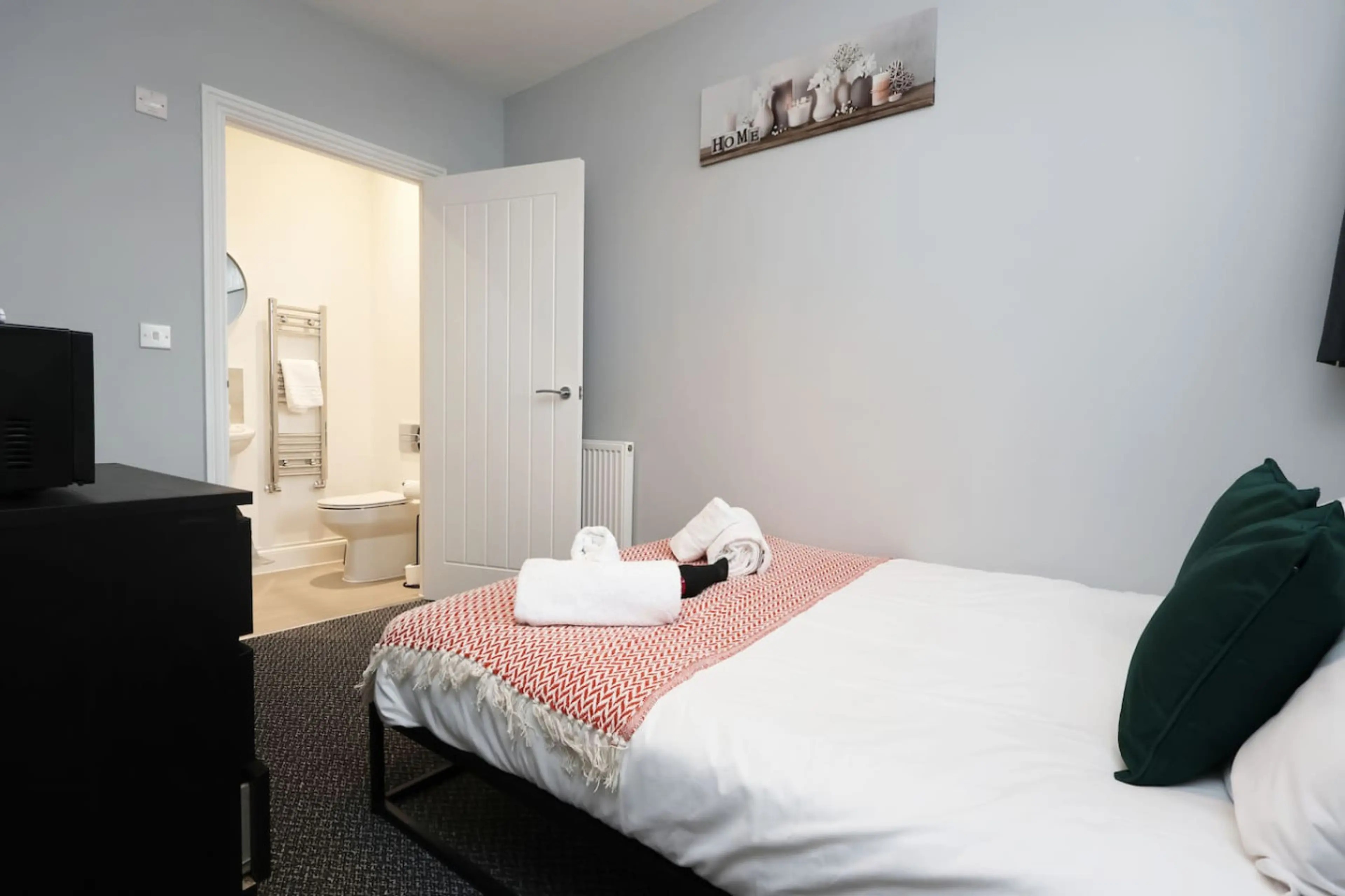 156 Station Road Room 4 - Image 1