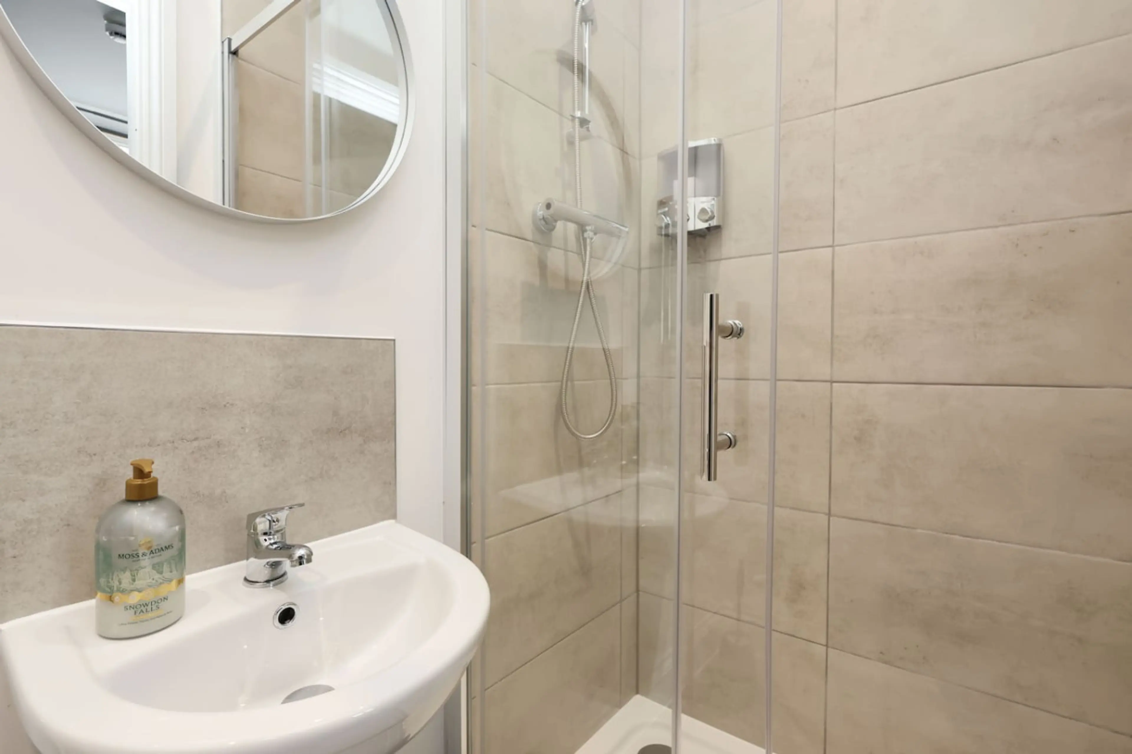 156 Station Road Room 5 - Image 9