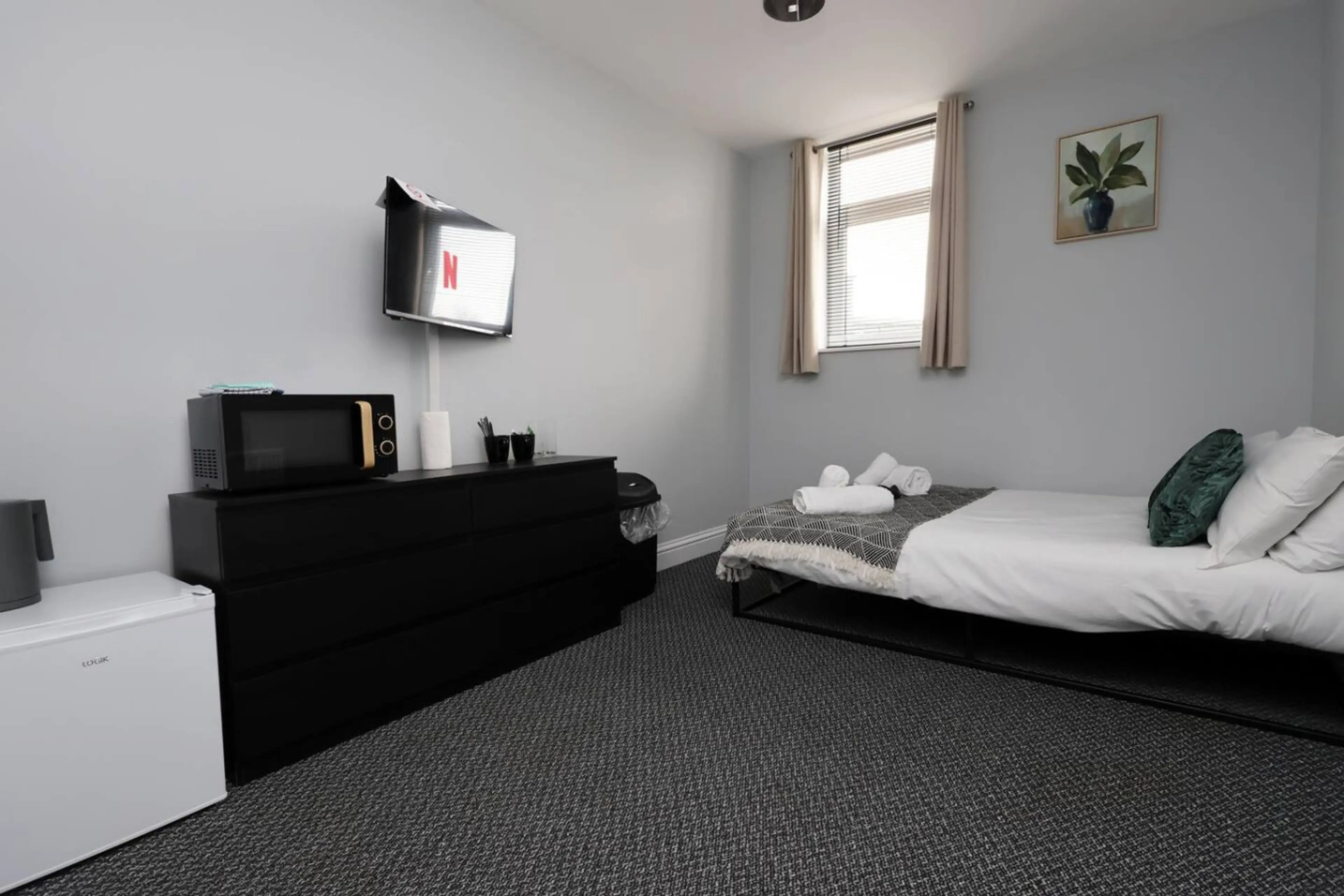 156 Station Road Room 3 - Image 1