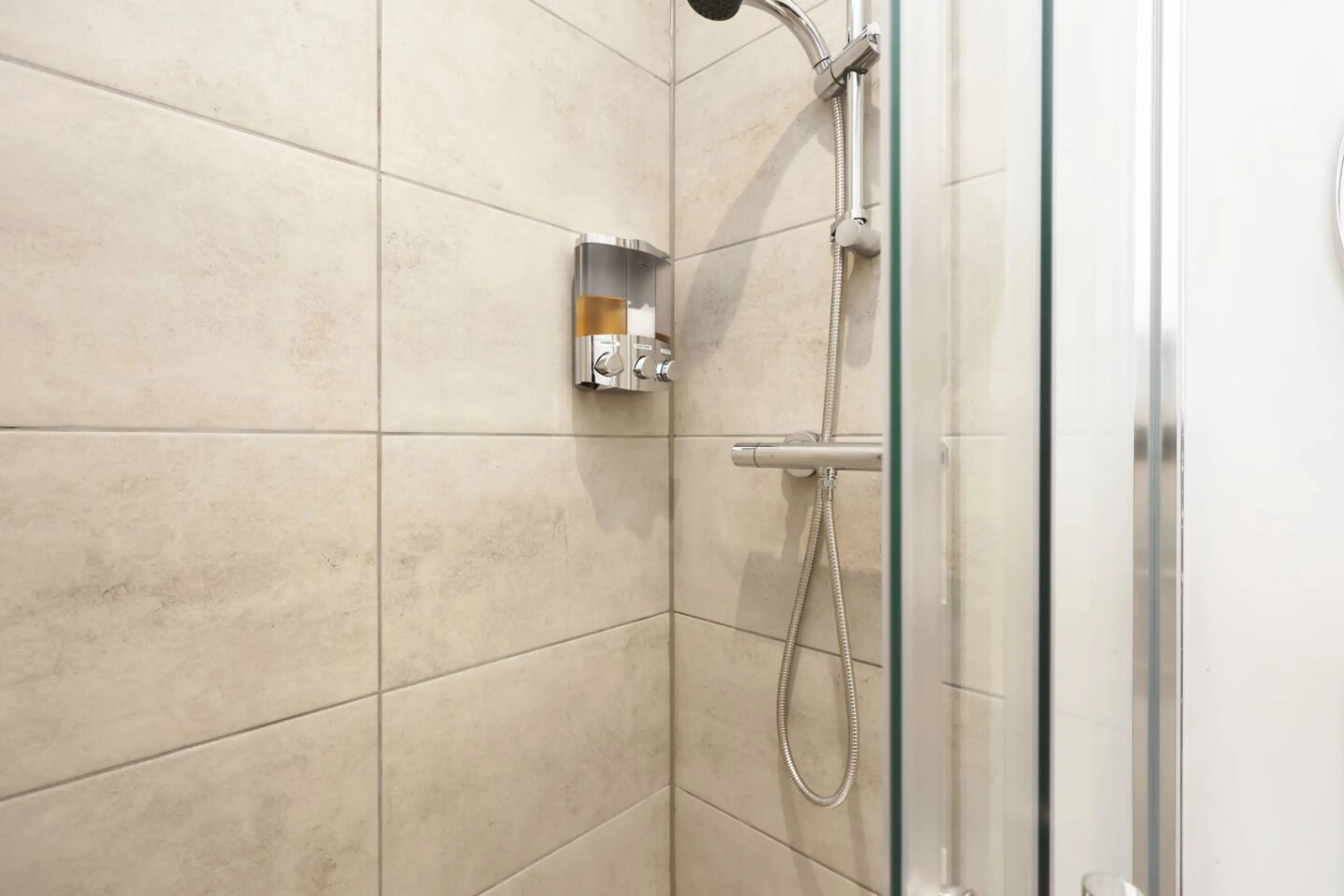 156 Station Road Room 6 - Image 8