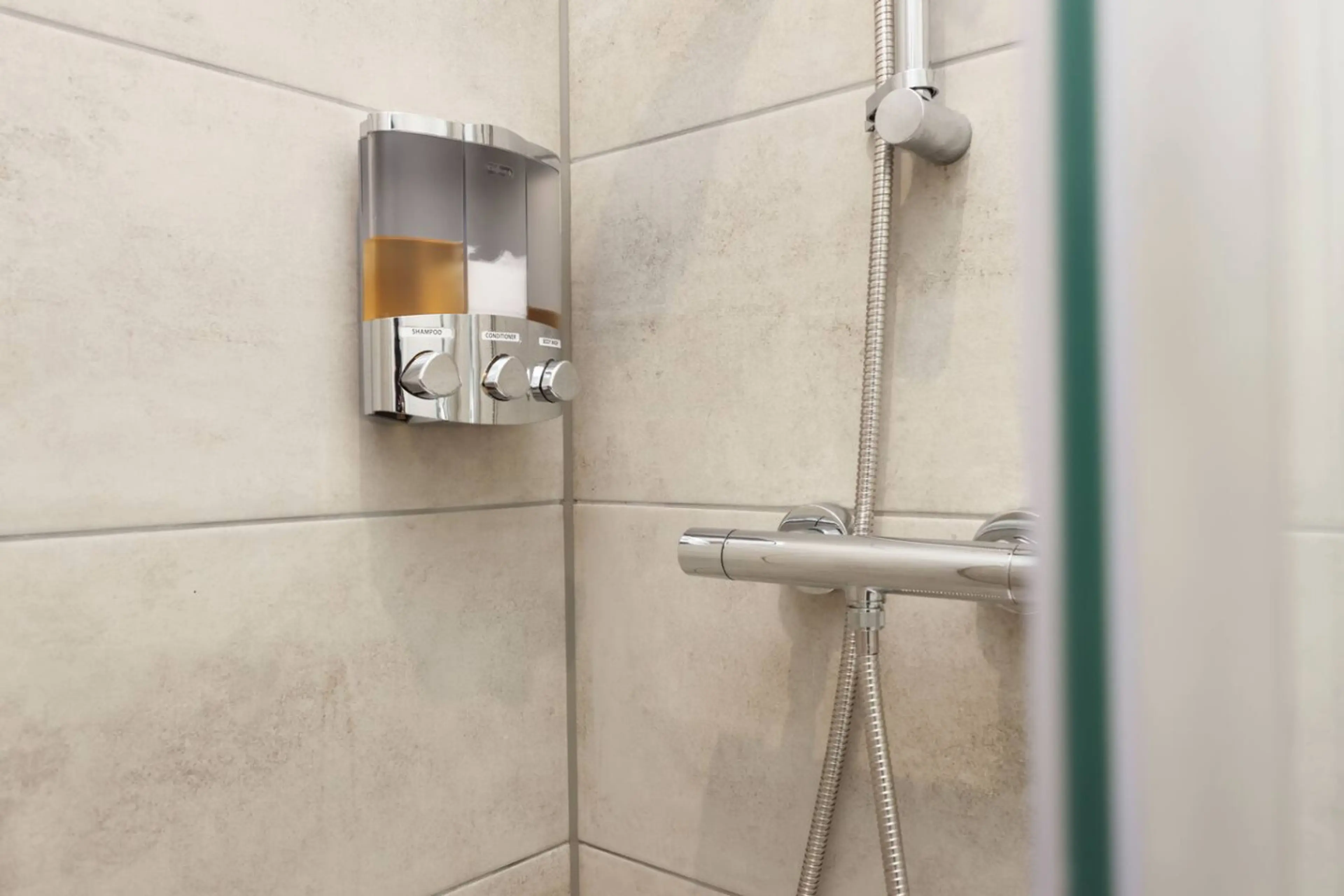 156 Station Road Room 6 - Image 3