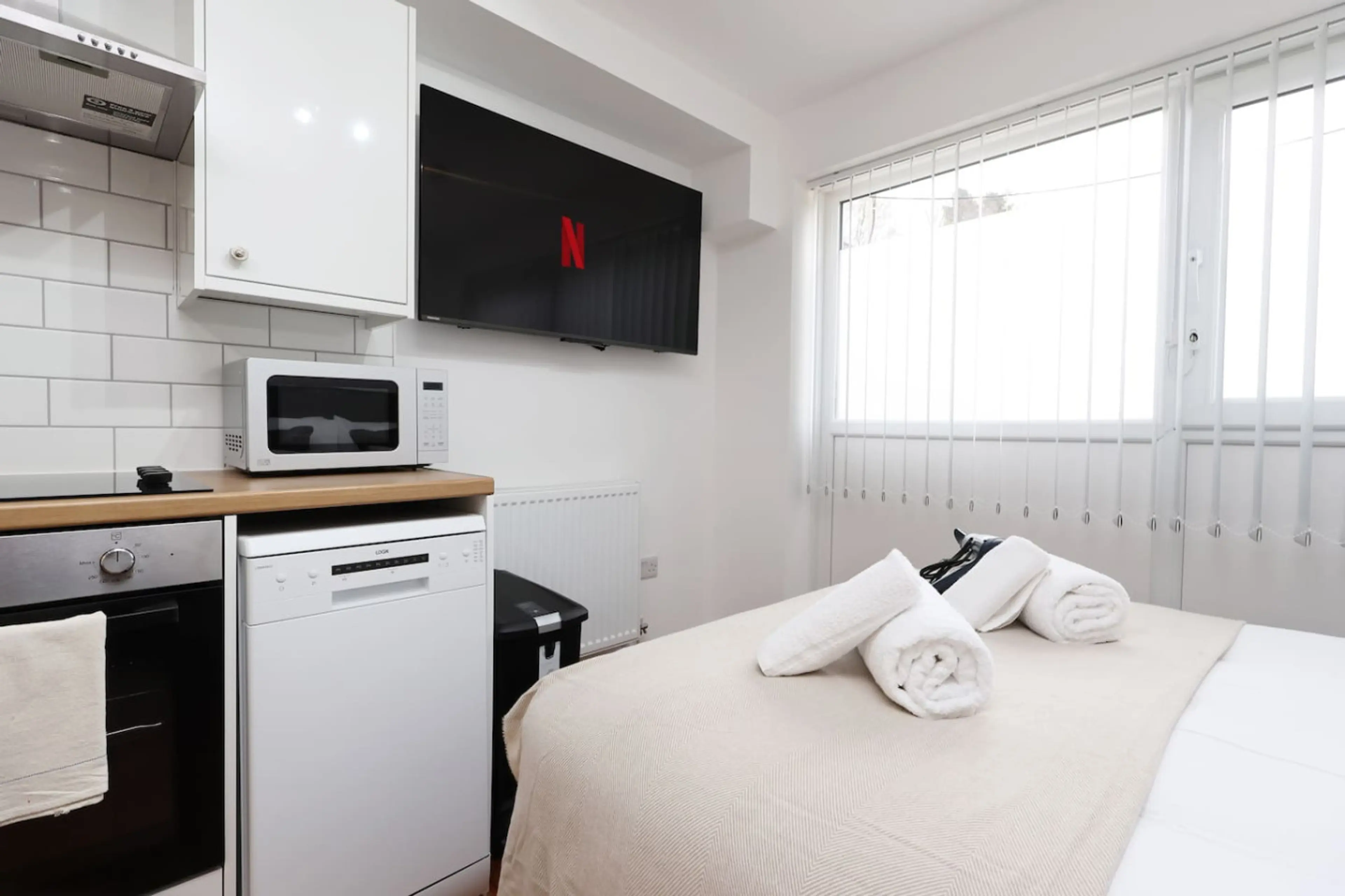 The New Lodge - Room 9 - Image 21