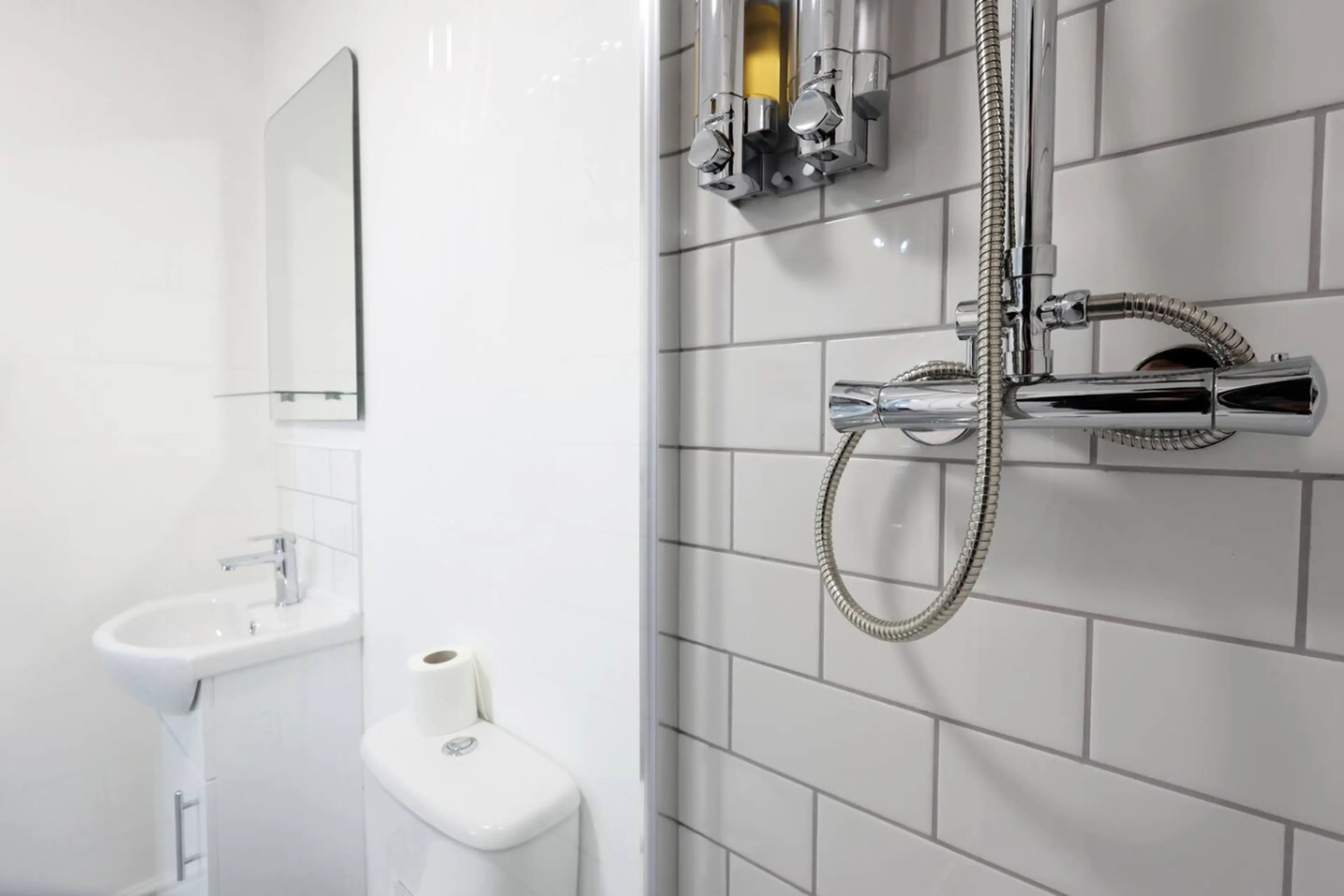 The New Lodge - Room 9 - Image 15