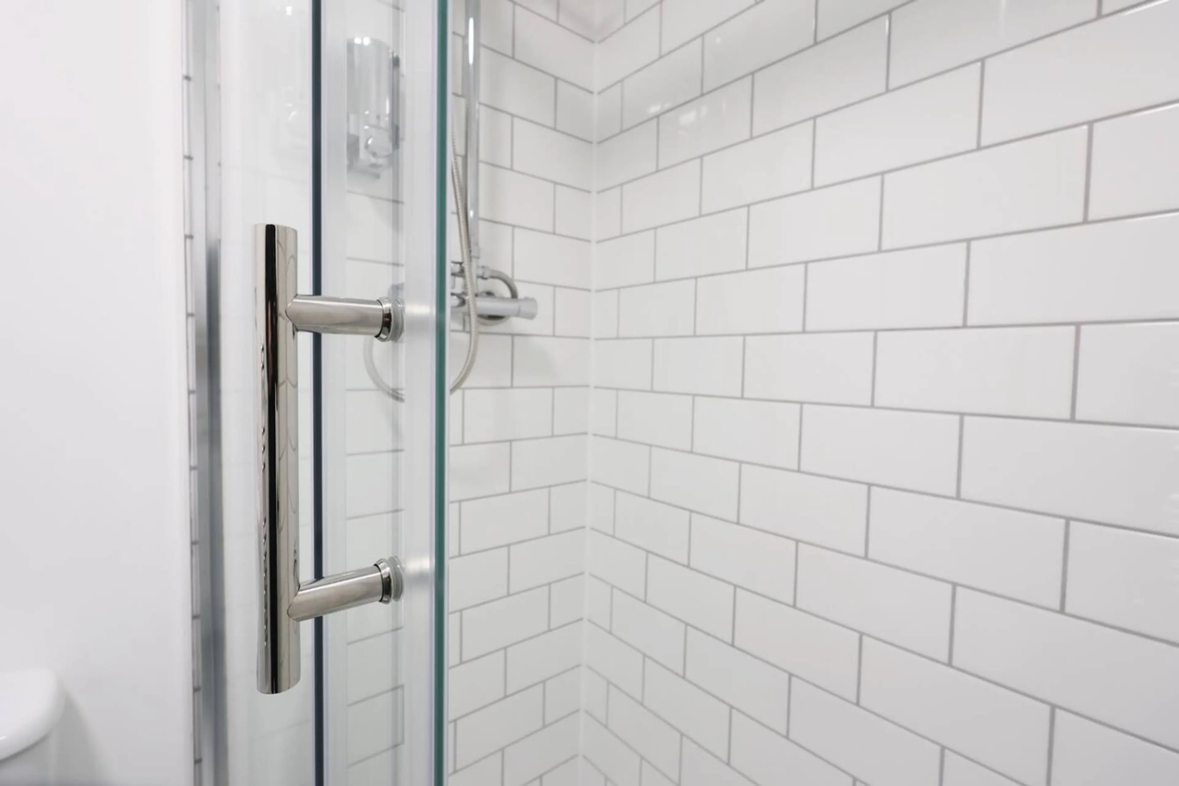 The New Lodge - Room 9 - Image 12