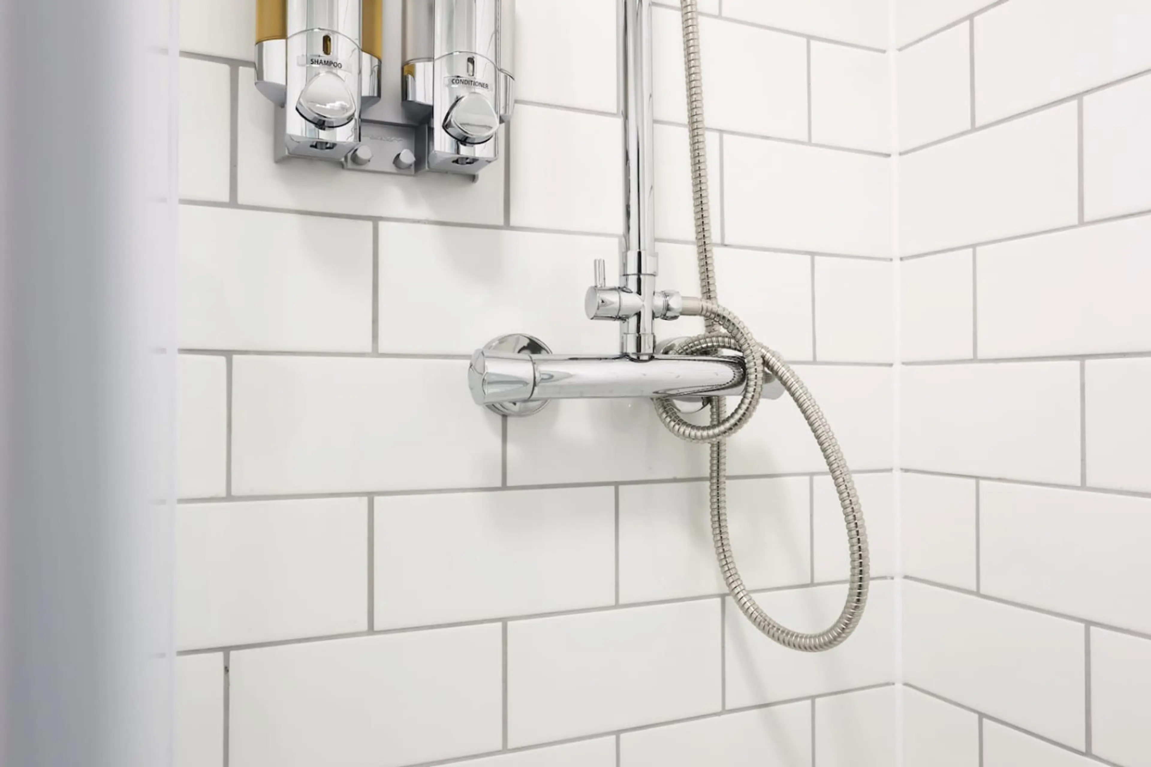 The New Lodge - Room 11 - Image 17