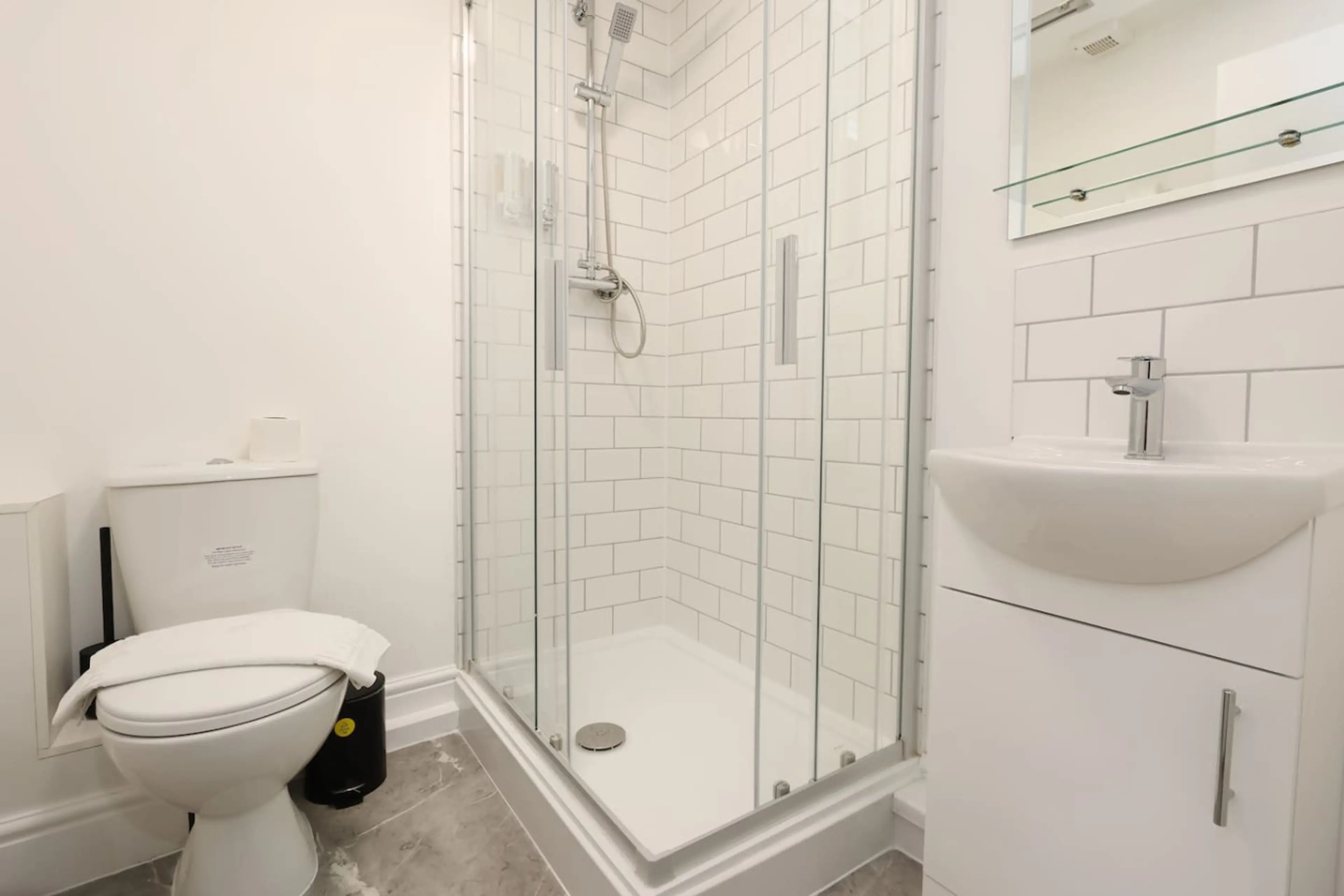 The New Lodge - Room 11 - Image 5