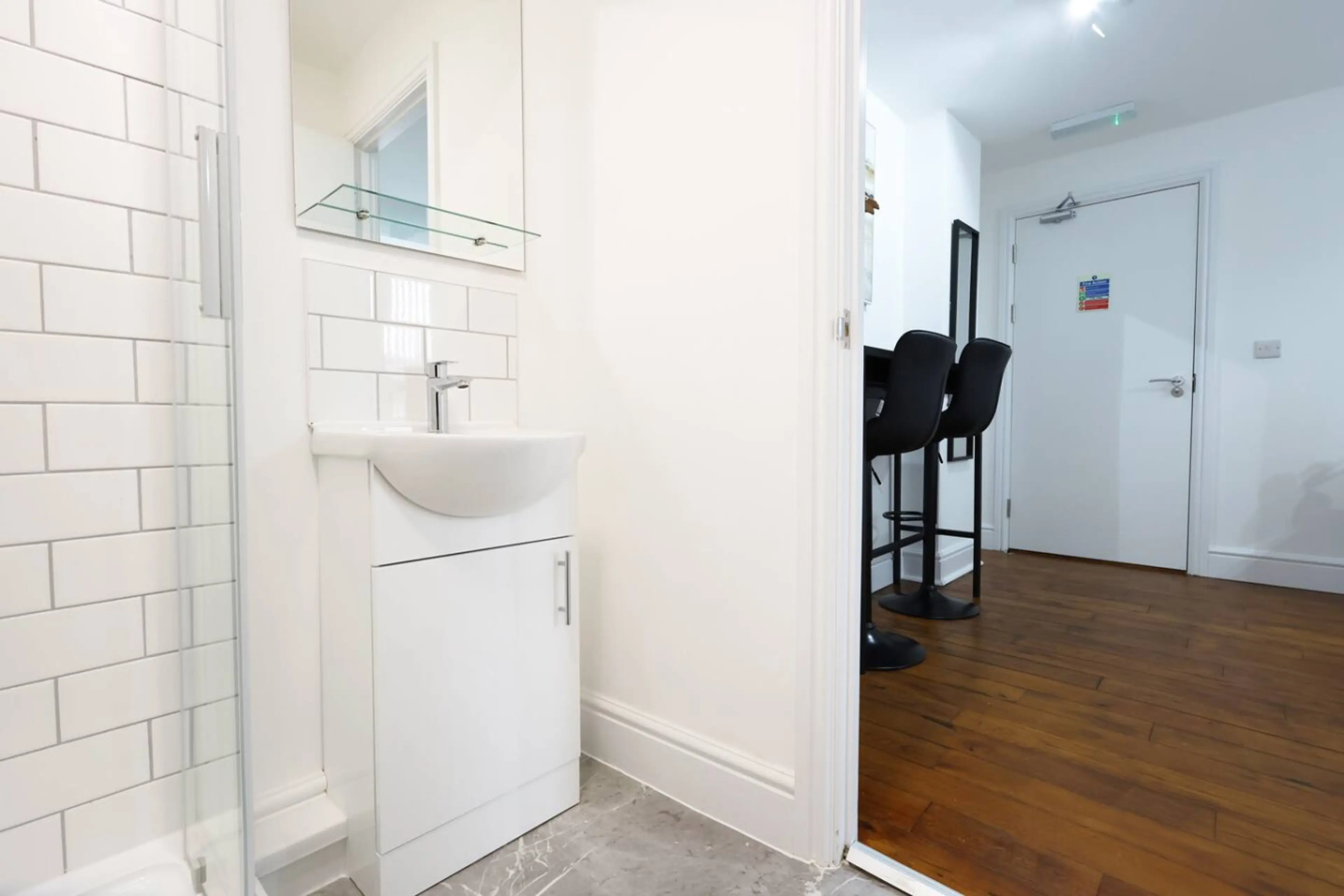 The New Lodge - Room 11 - Image 4