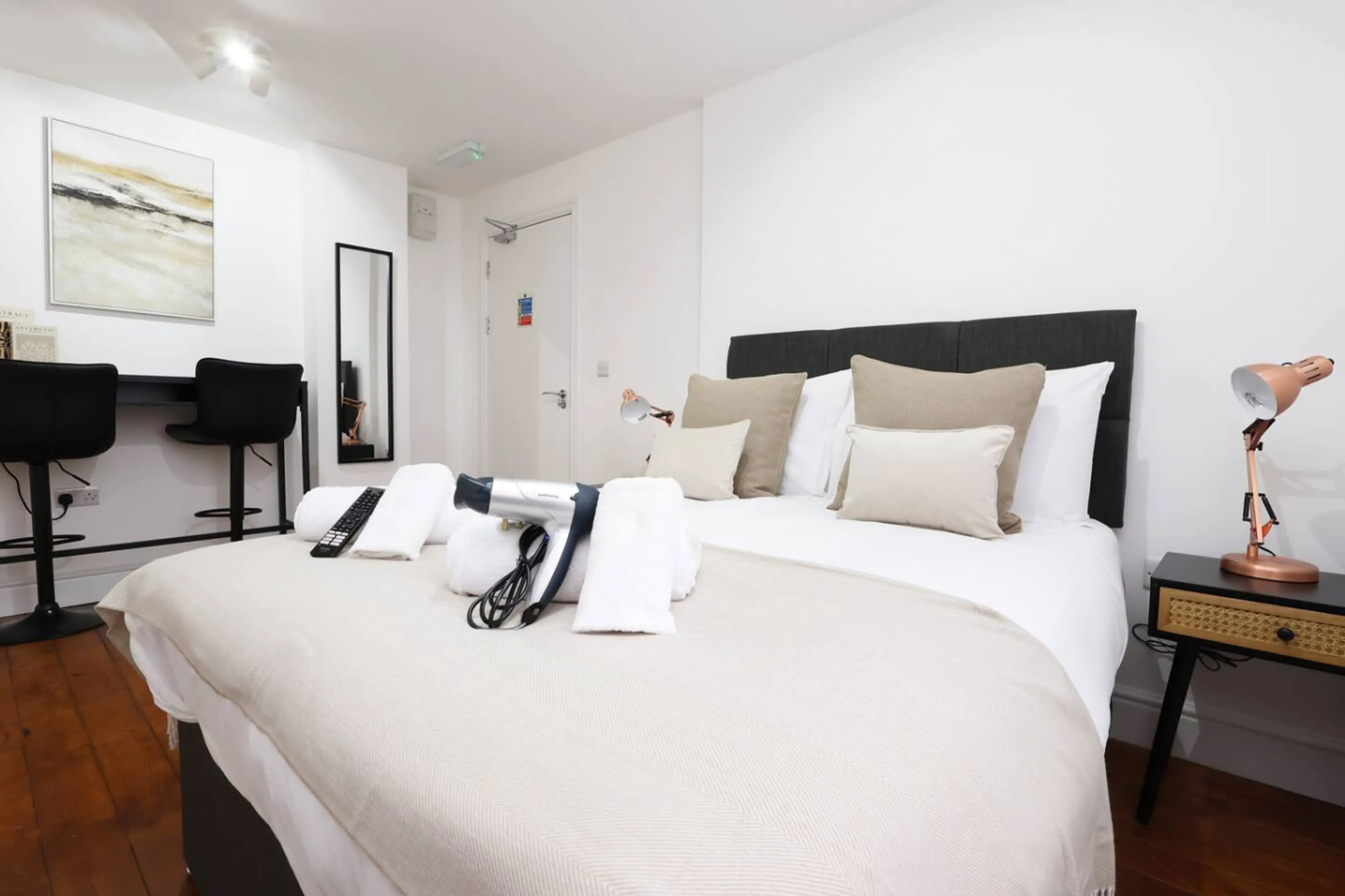 The New Lodge - Room 11 - Image 7