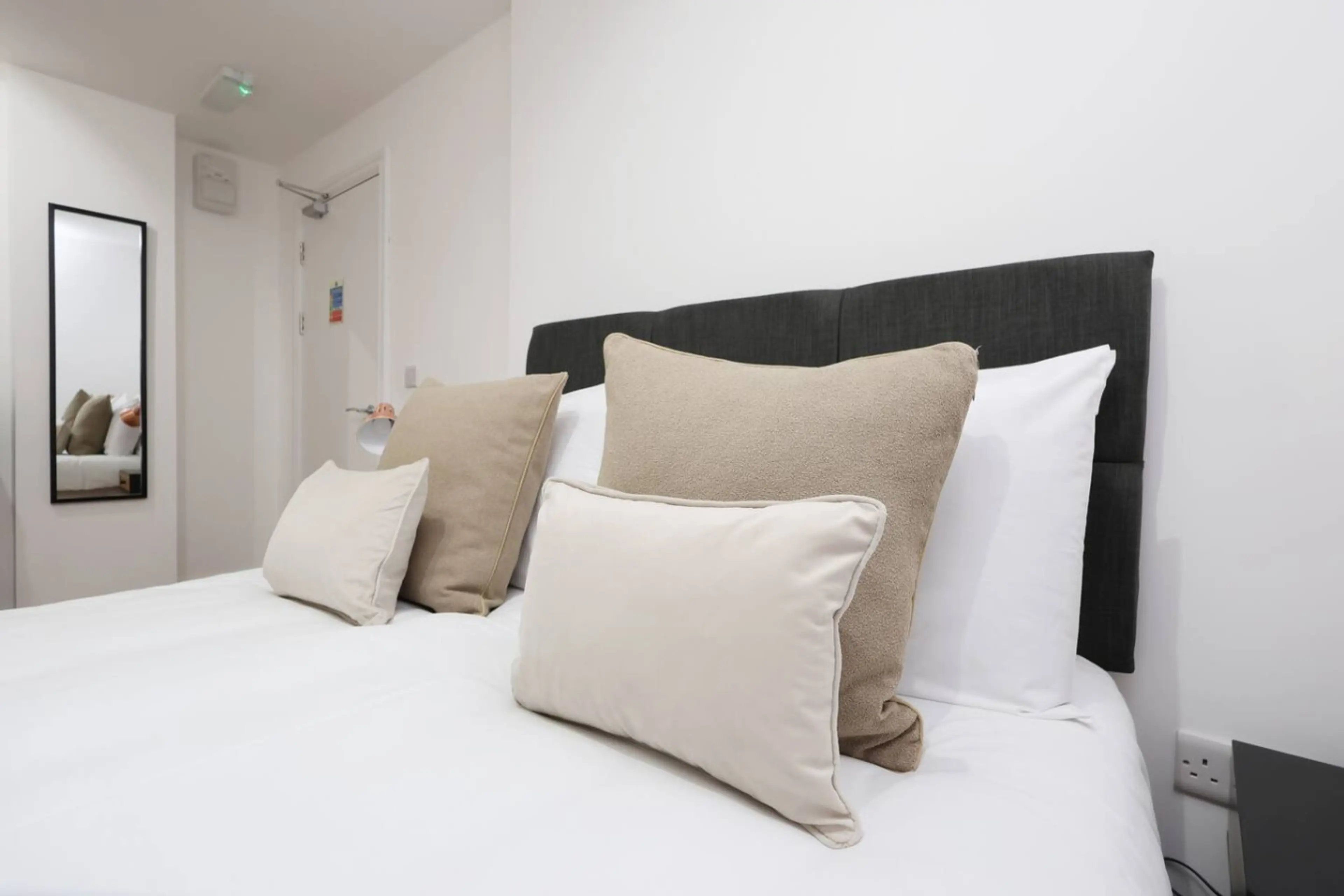 The New Lodge - Room 11 - Image 9