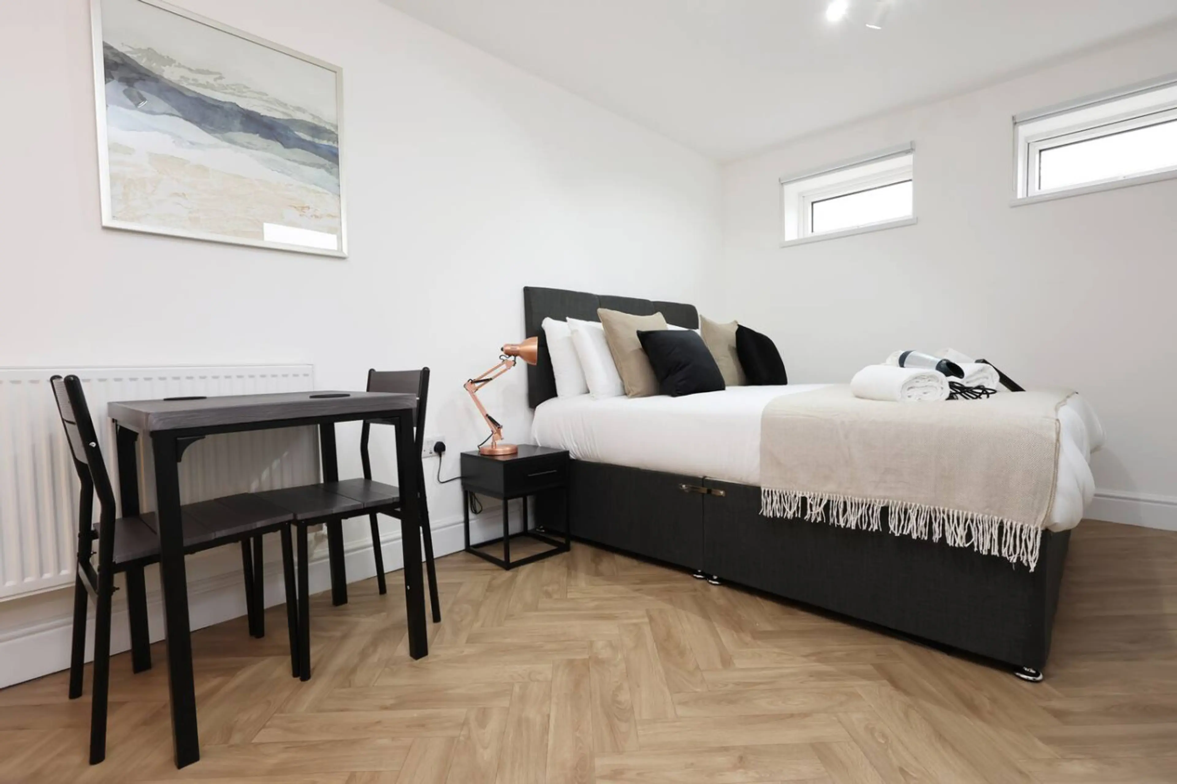 The New Lodge - Room 8 - Image 4