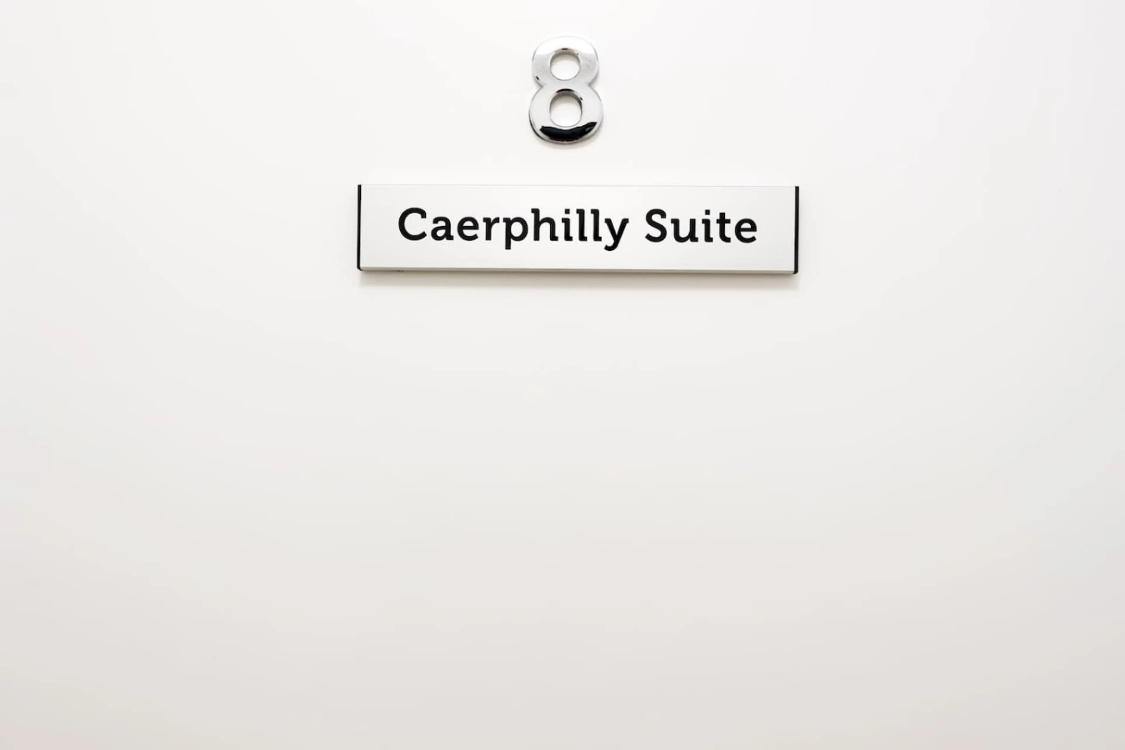 The New Lodge - Room 8 - Image 15