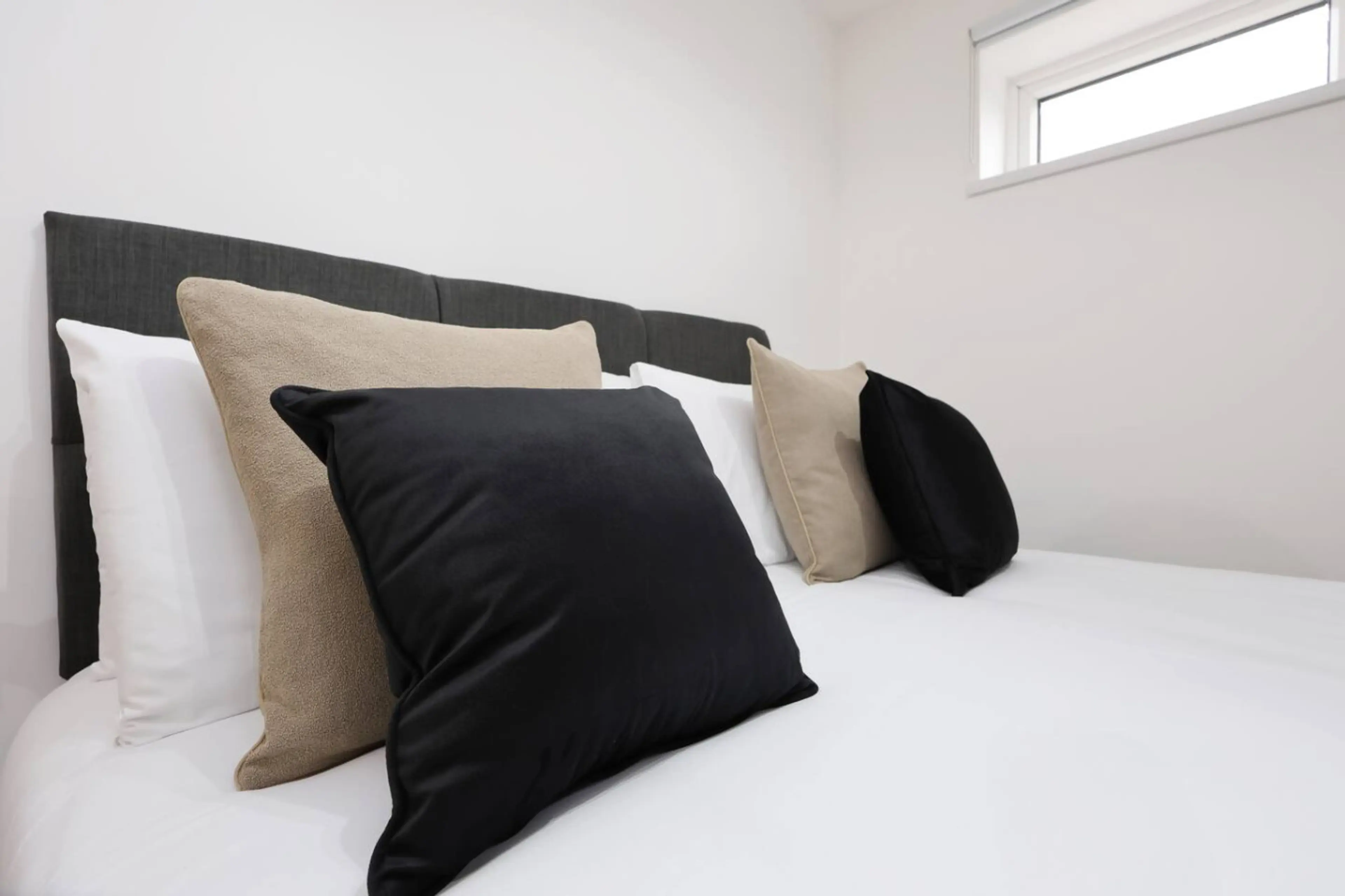 The New Lodge - Room 8 - Image 28