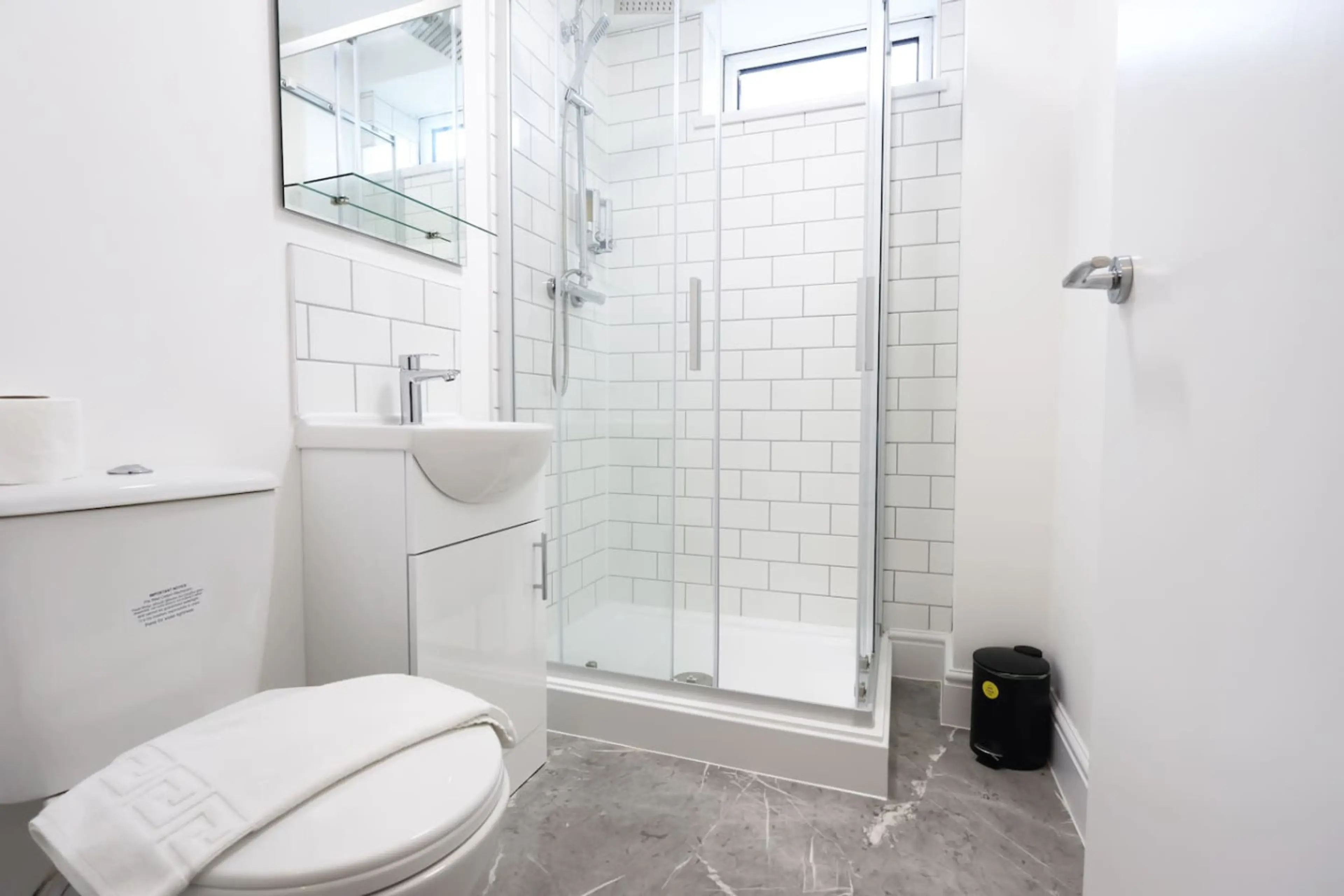 The New Lodge - Room 8 - Image 10