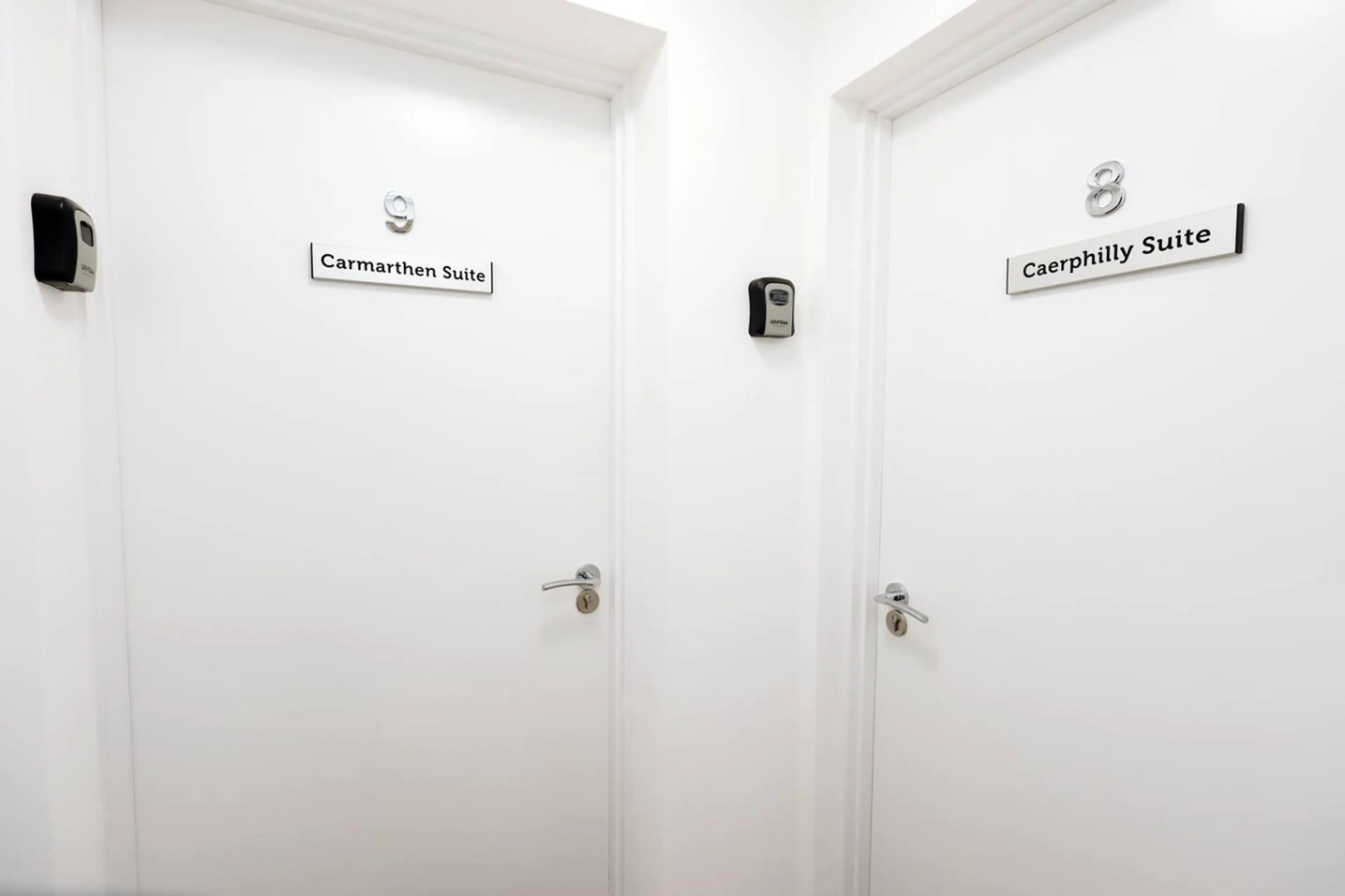 The New Lodge - Room 8 - Image 20