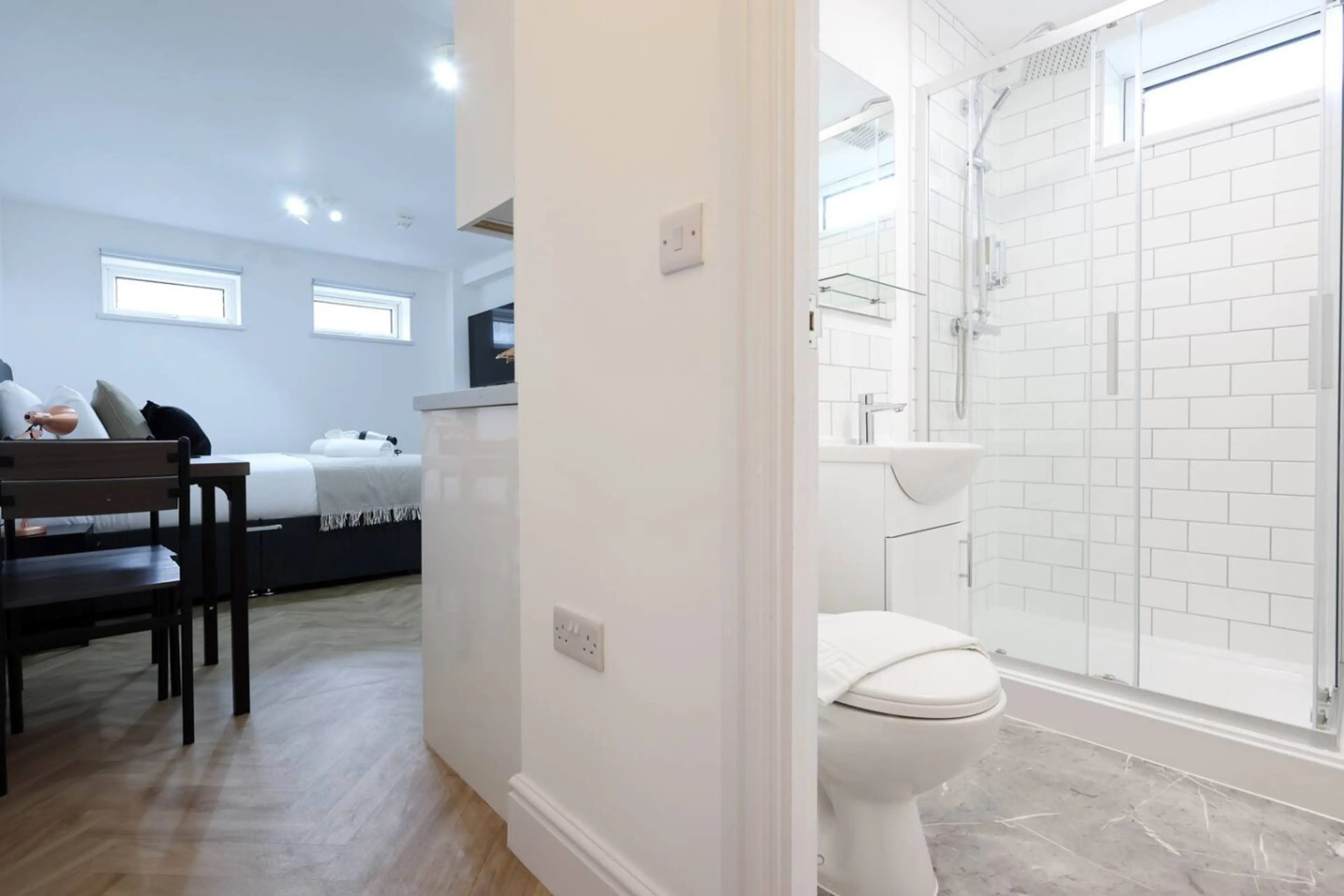 The New Lodge - Room 8 - Image 18