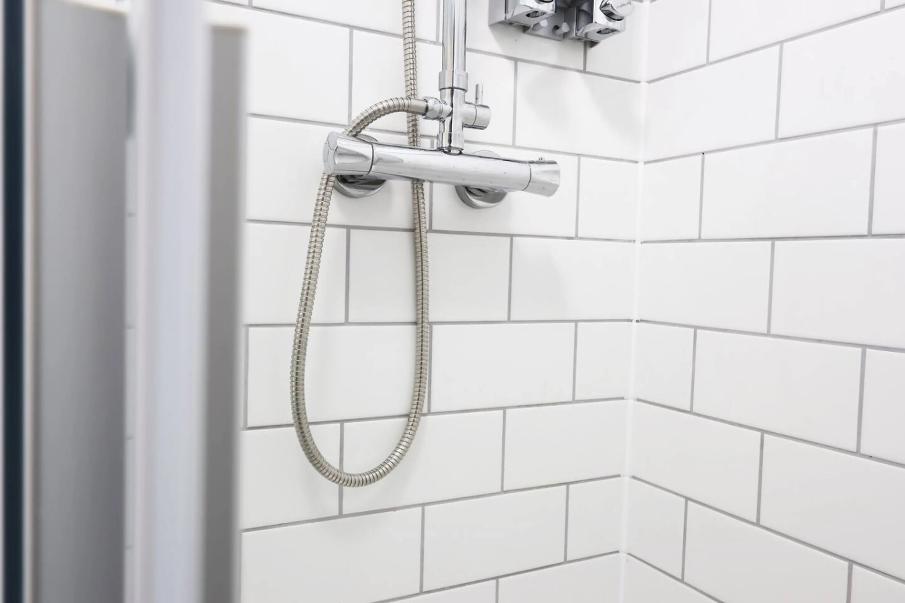 The New Lodge - Room 8 - Image 8