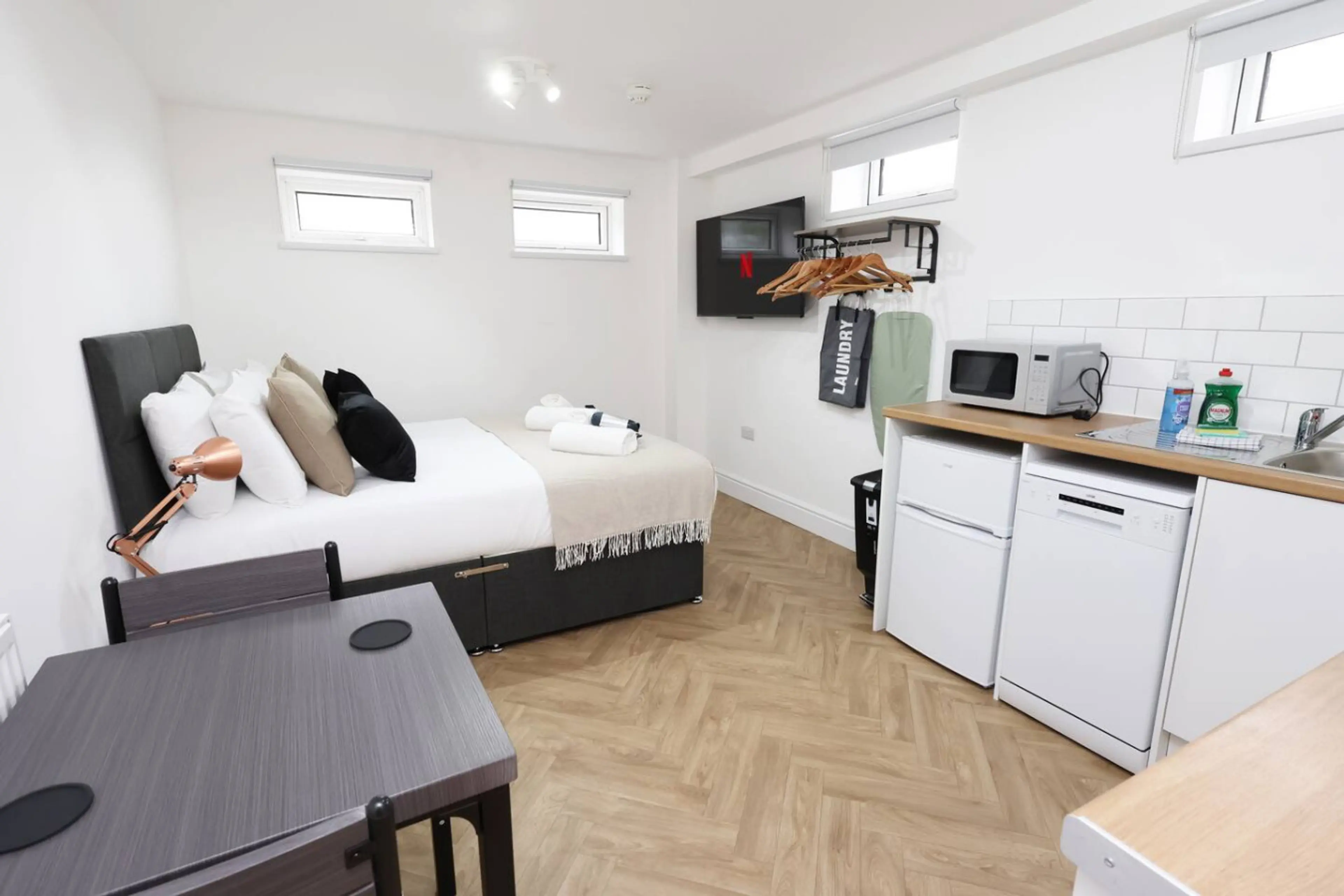 The New Lodge - Room 8 - Image 21