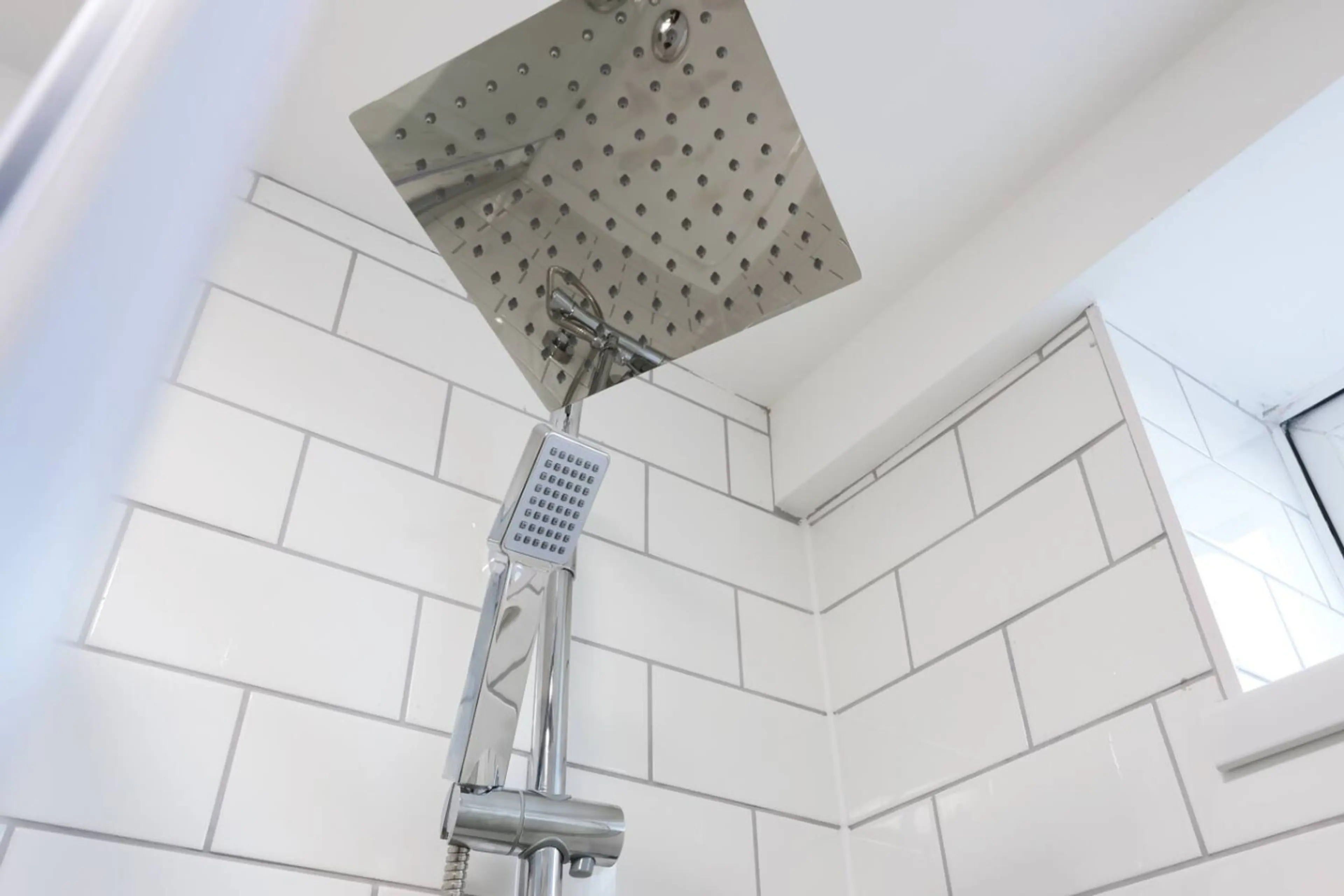 The New Lodge - Room 8 - Image 13