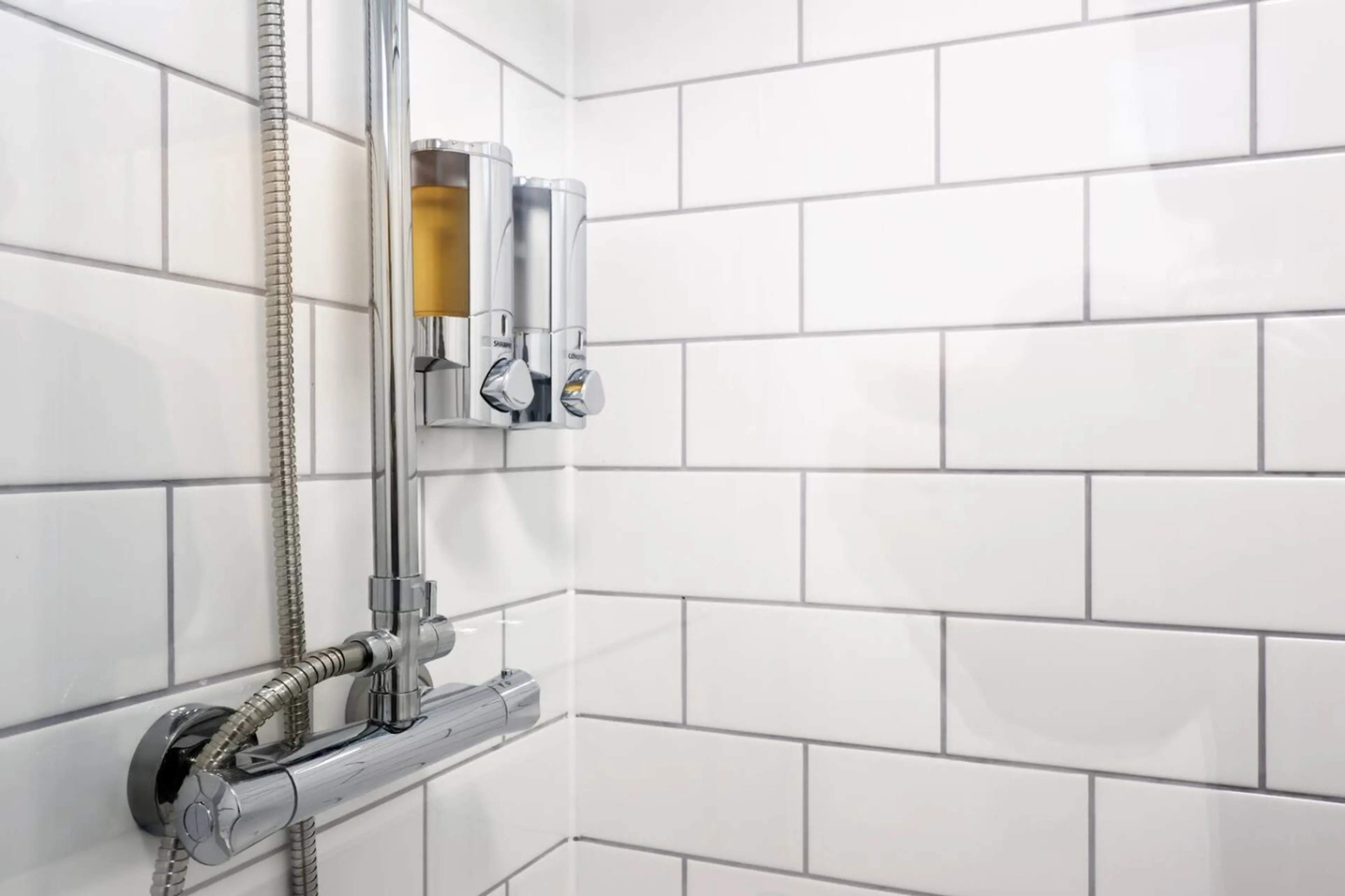 The New Lodge - Room 8 - Image 9