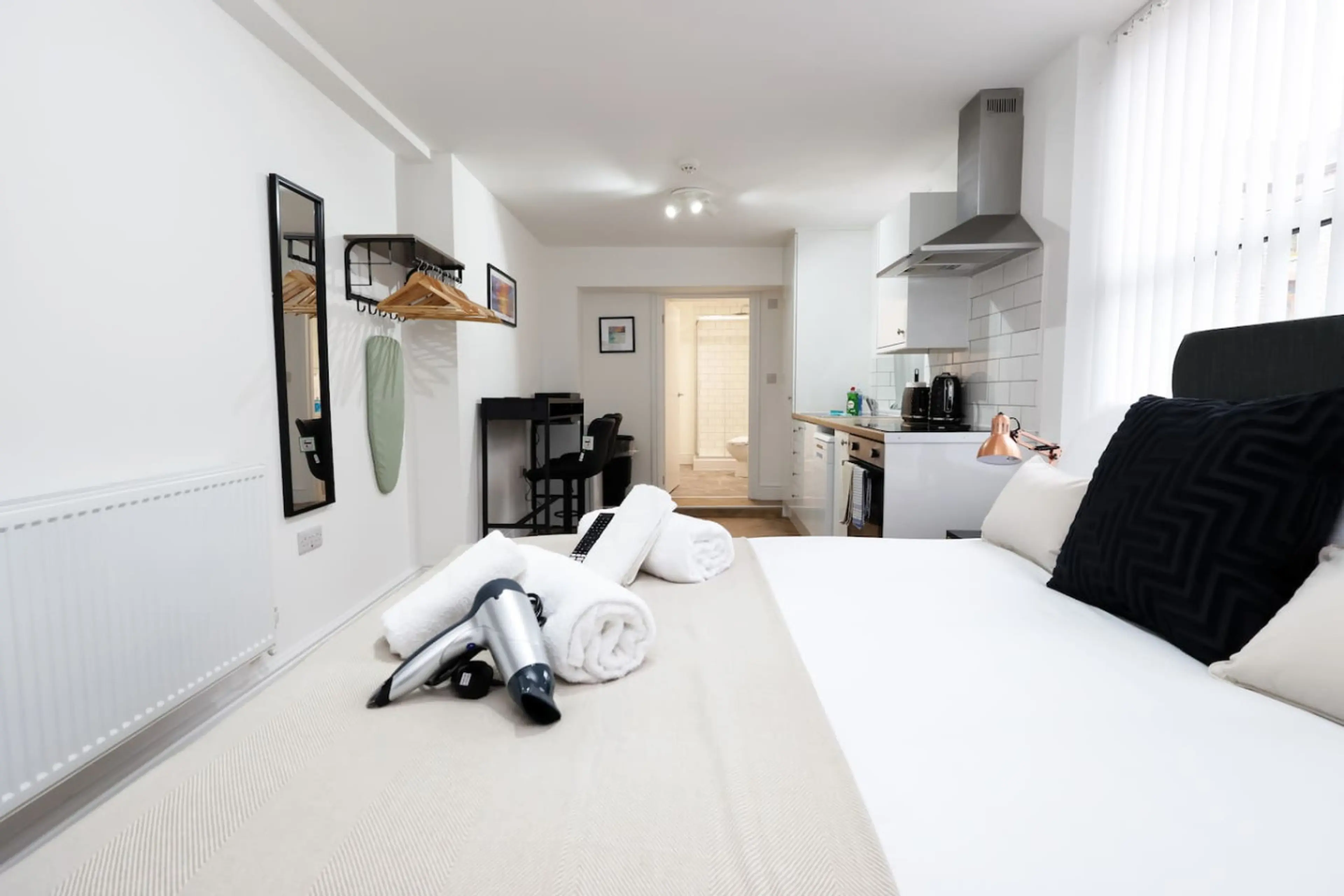 The New Lodge - Room 10 - Image 25