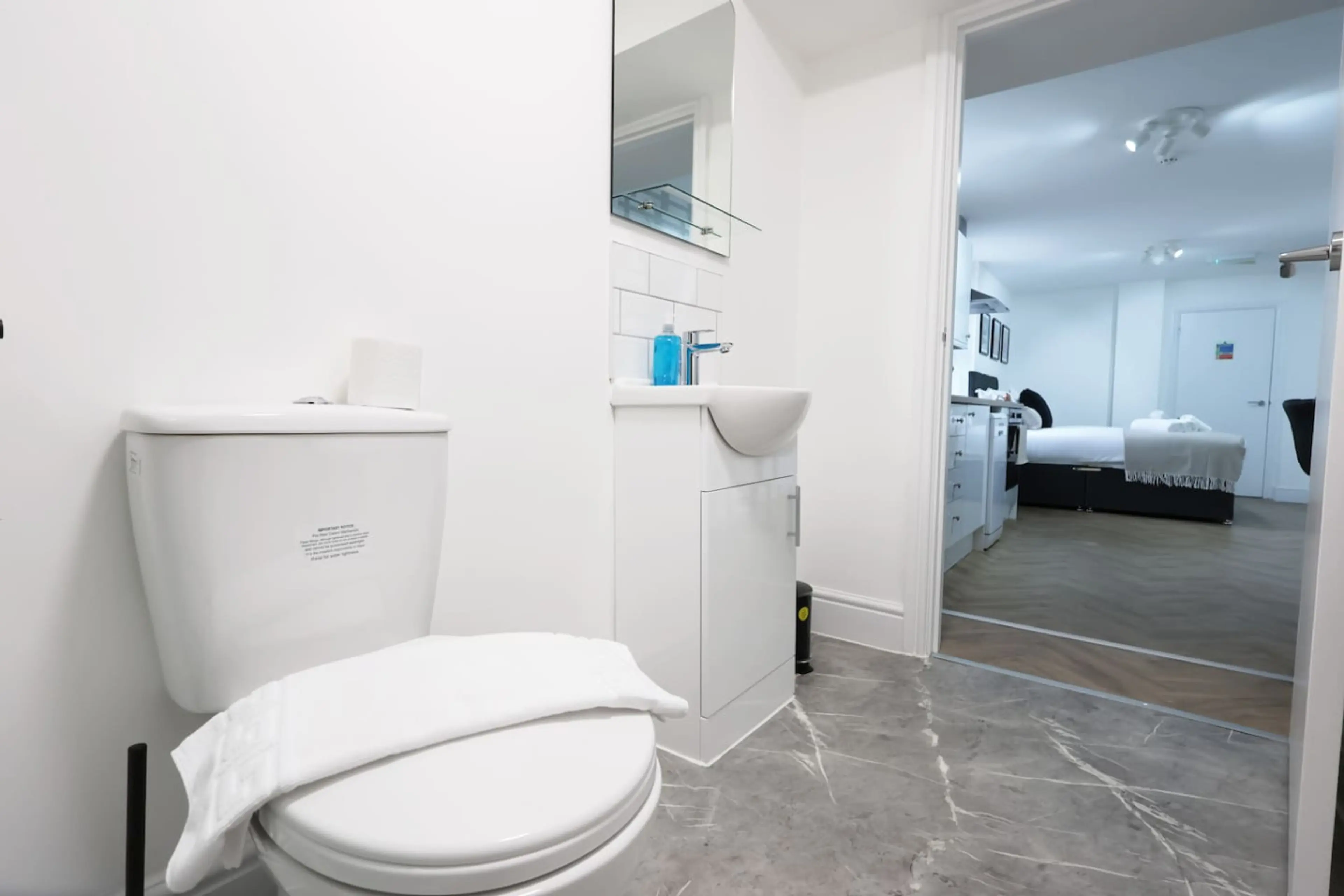 The New Lodge - Room 10 - Image 9